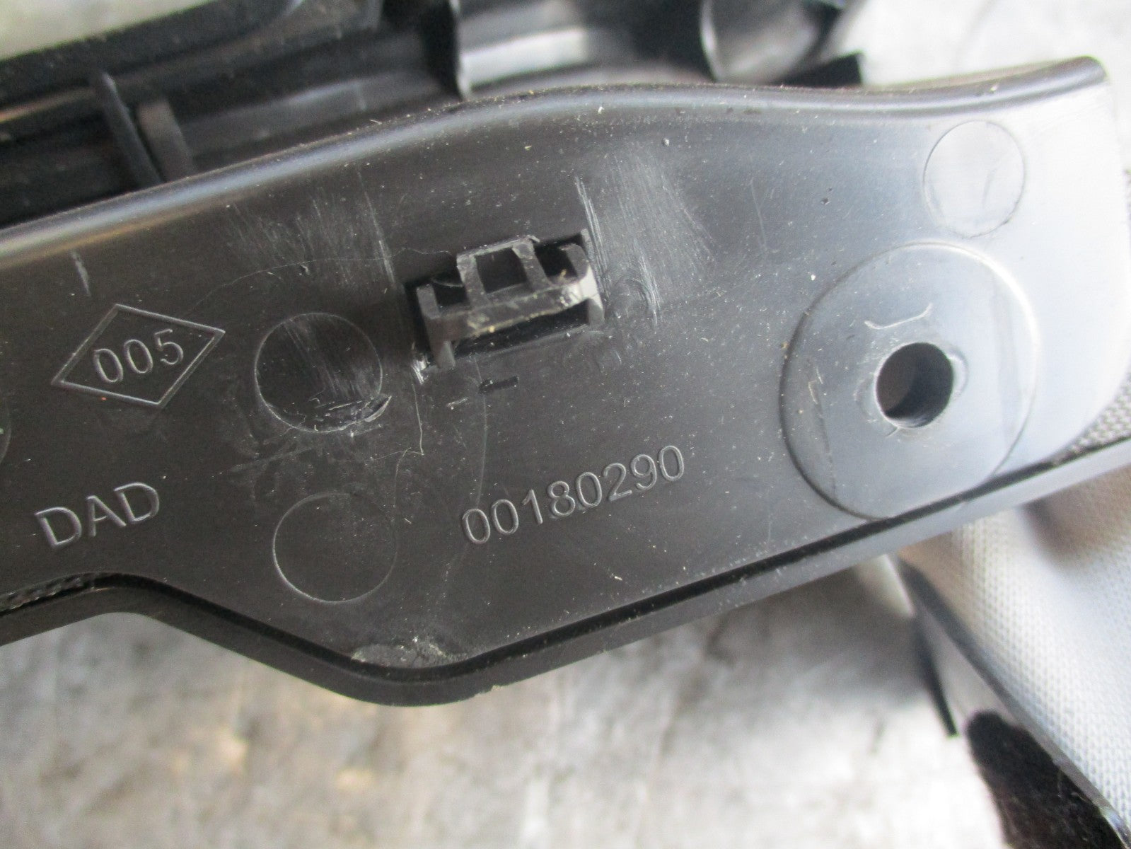 RENAULT KADJAR 2016 SPEEDO SURROUND TRIM PANEL 682507227R