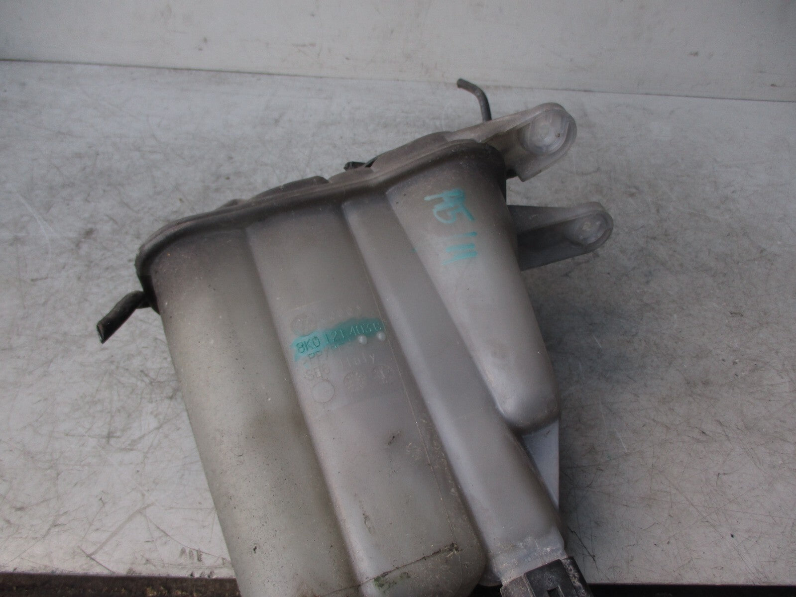 2011 AUDI A5 8T 2.0 DIESEL COOLANT EXPANSION OVERFLOW TANK RESERVOIR 8K0121403G