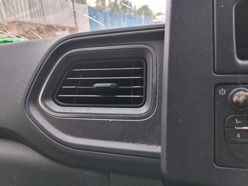 2024 RENAULT MASTER MK3 NS PASSENGER SIDE MIDDLE DASH AIR VENT