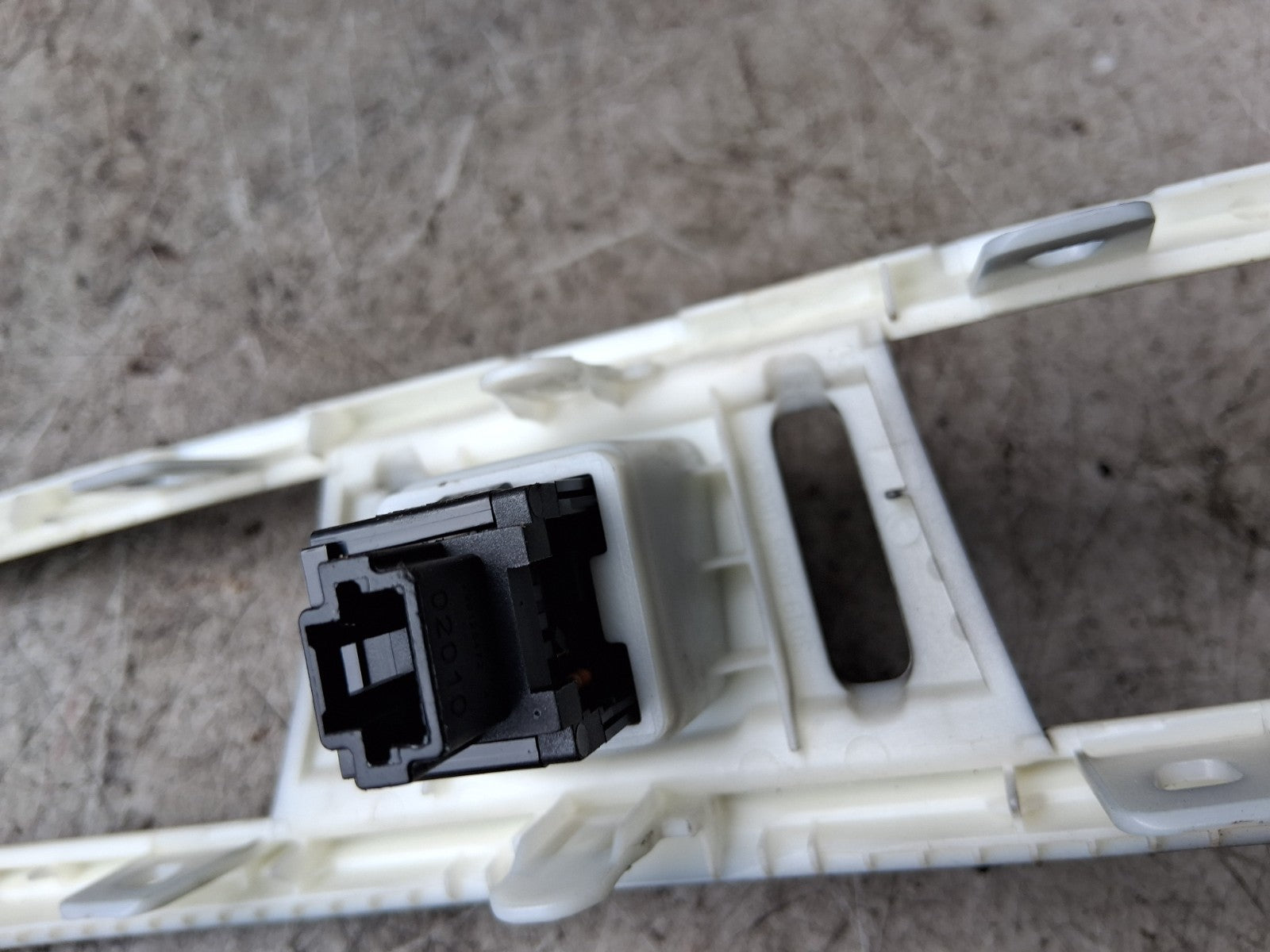 2020 NISSAN QASHQAI J11 MK2 FACELIFT HAZARD SWITCH TRIM PANEL COVER