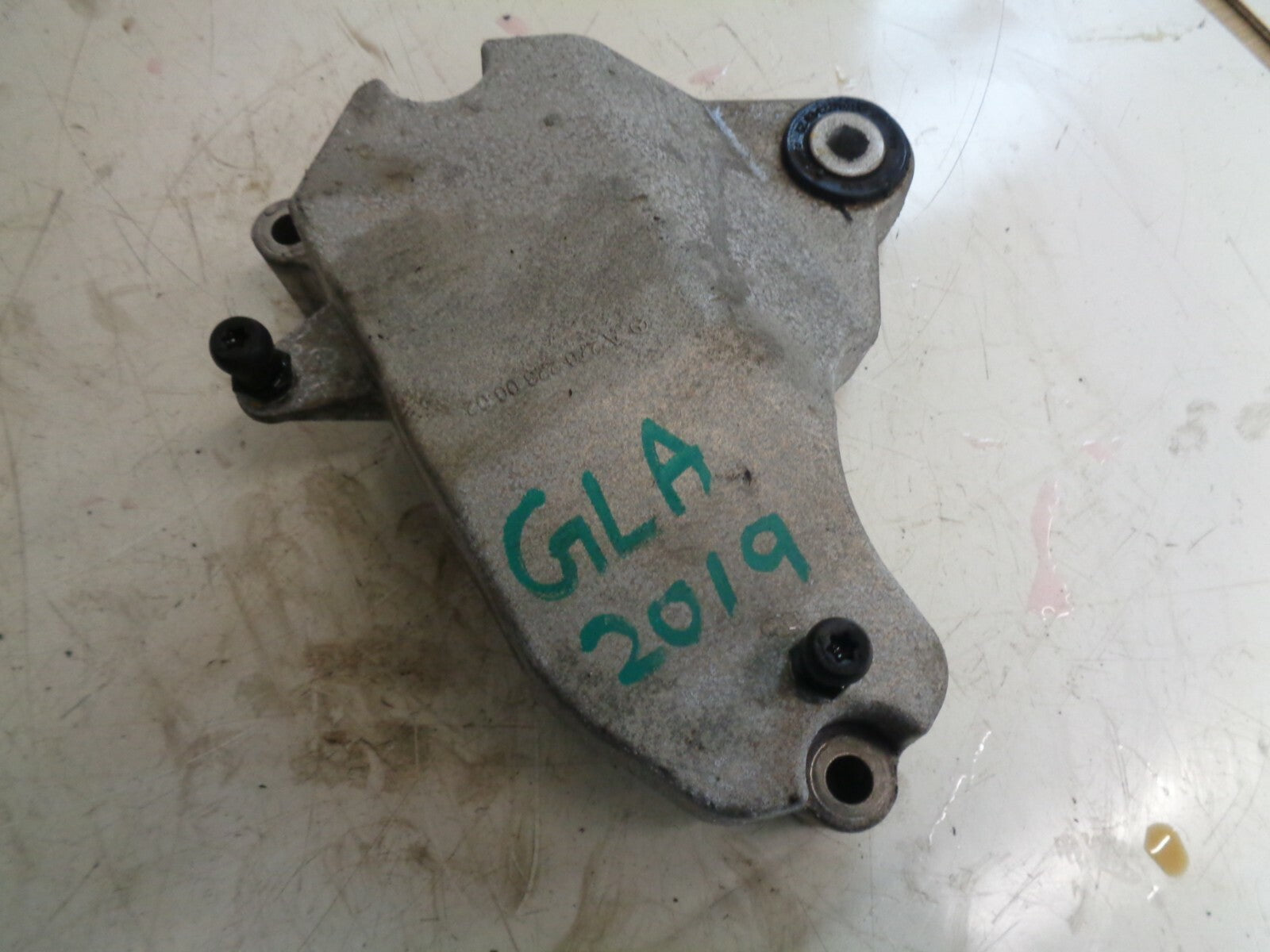 MERCEDES BENZ GLA MK1  X156 2019 1.6 PETROL ENGINE MOUNT BRACKET A2702230002