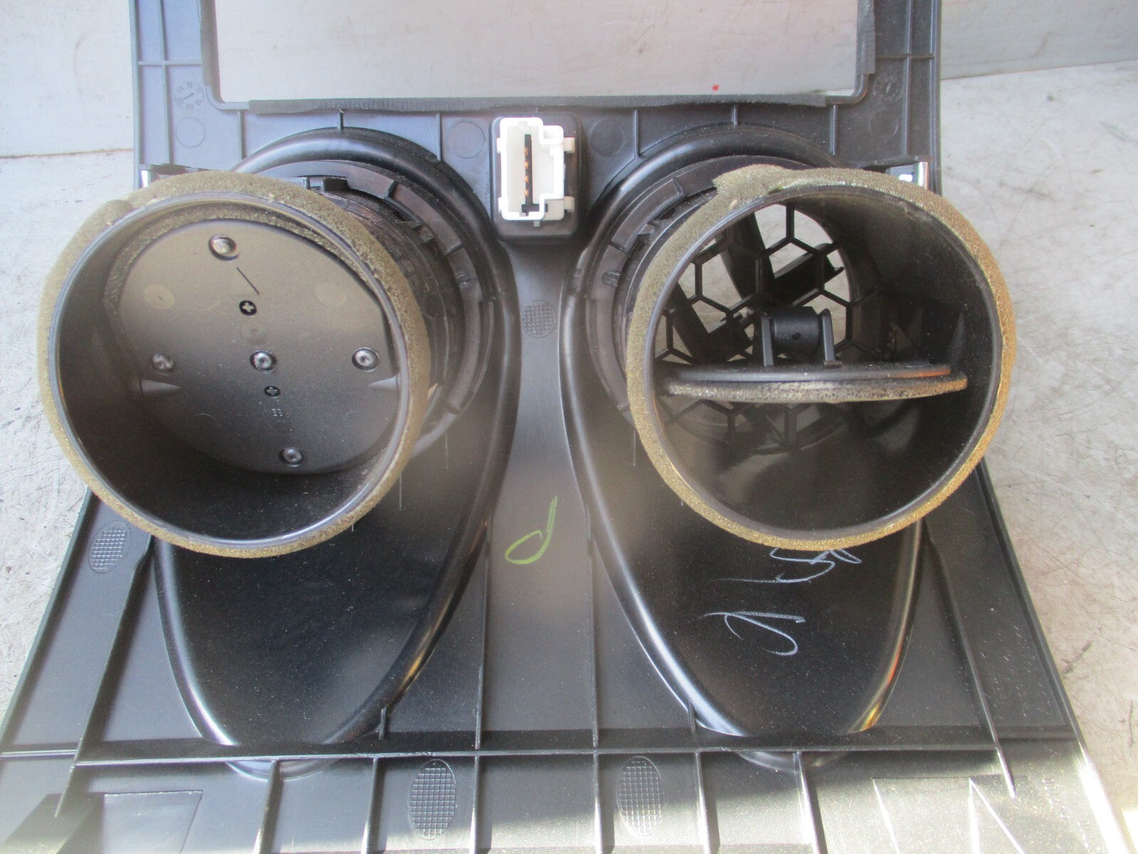 2012 NISSAN QASHQAI J10 CENTER CONSOLE HEATER AIR VENT COVER TRIM P10381A77100