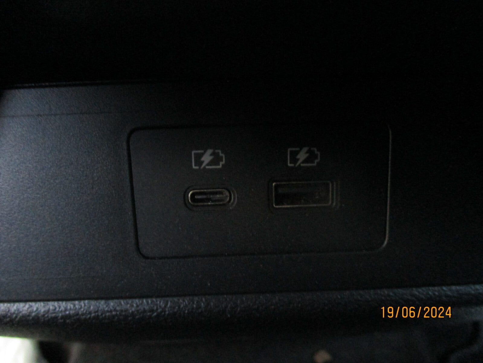NISSAN QASHQAI J12 MK3 2023 TWIN USB CHARGING PORT