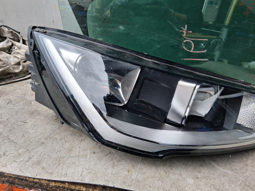 2018 AUDI A1 8X HATCHBACK OSF DRIVER SIDE FRONT RIGHT LIGHT HEADLIGHT