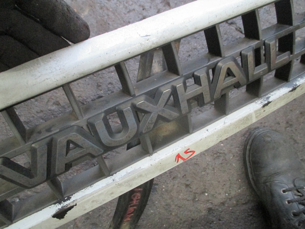 1995 VAUXHALL FRONTERA WHITE FRONT GRILL GRILLE BUMPER