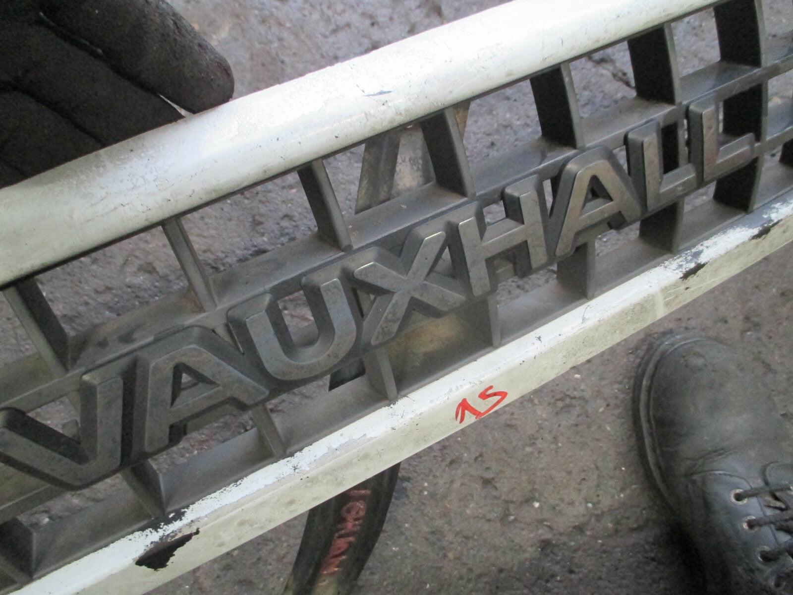 1995 VAUXHALL FRONTERA WHITE FRONT GRILL GRILLE BUMPER