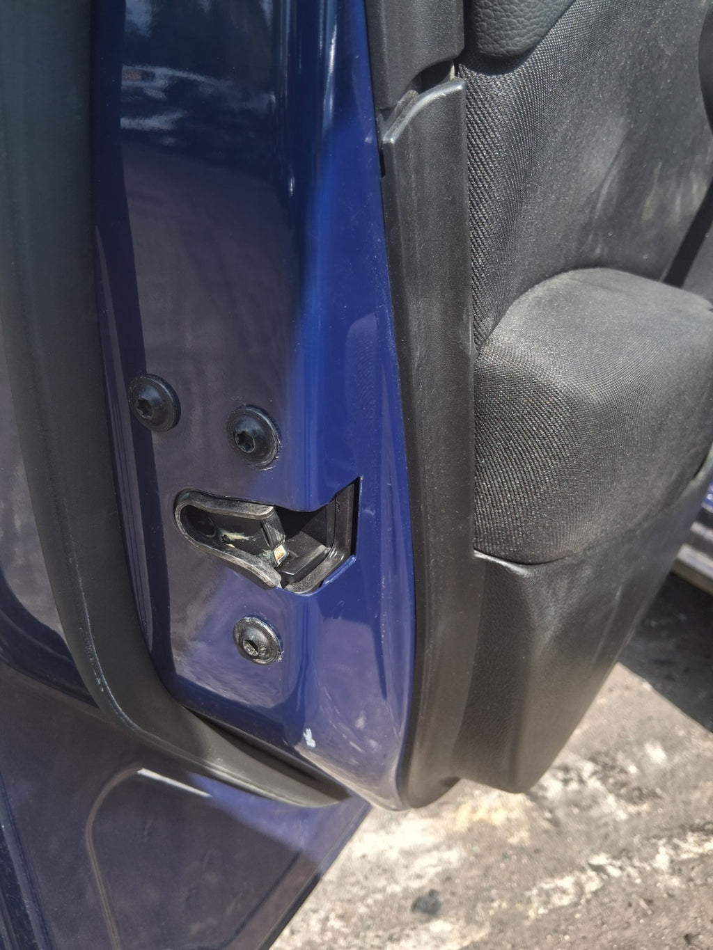 2013 VAUXHALL ASTRA J ESTATE NSF PASSENGER SIDE FRONT LEFT DOOR LOCK MECHANISM