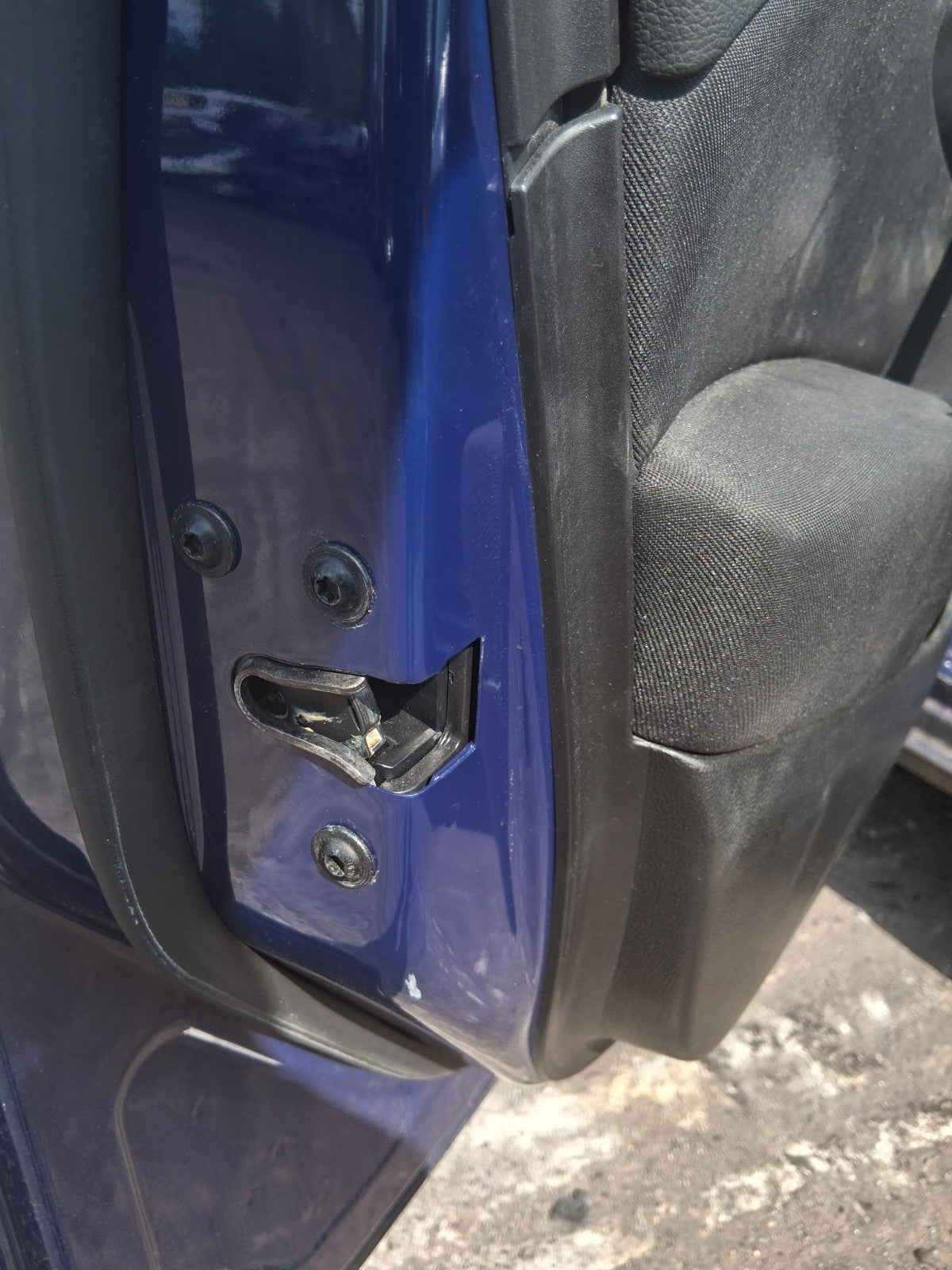 2013 VAUXHALL ASTRA J ESTATE NSF PASSENGER SIDE FRONT LEFT DOOR LOCK MECHANISM