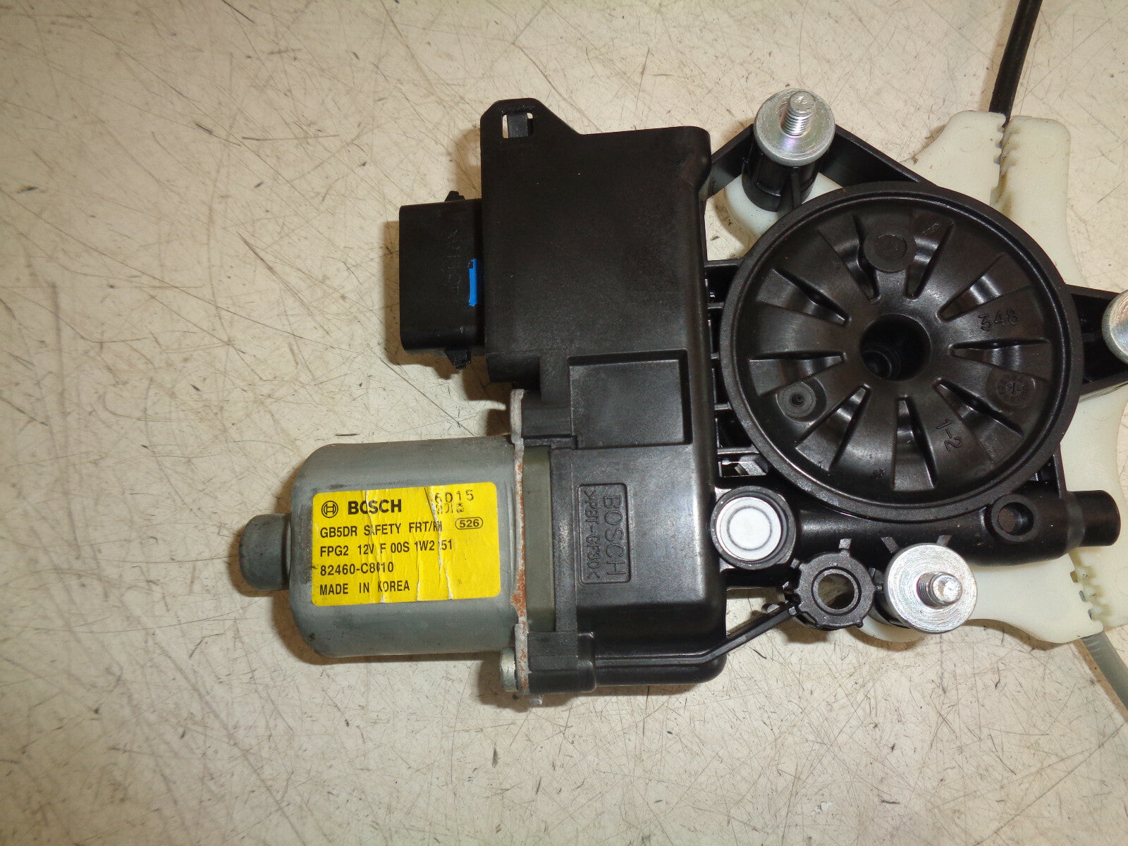 HYUNDAI i20 MK2 2017 OS DRIVER SIDE FRONT DOOR WINDOW MOTOR REGULATOR 82460C8010