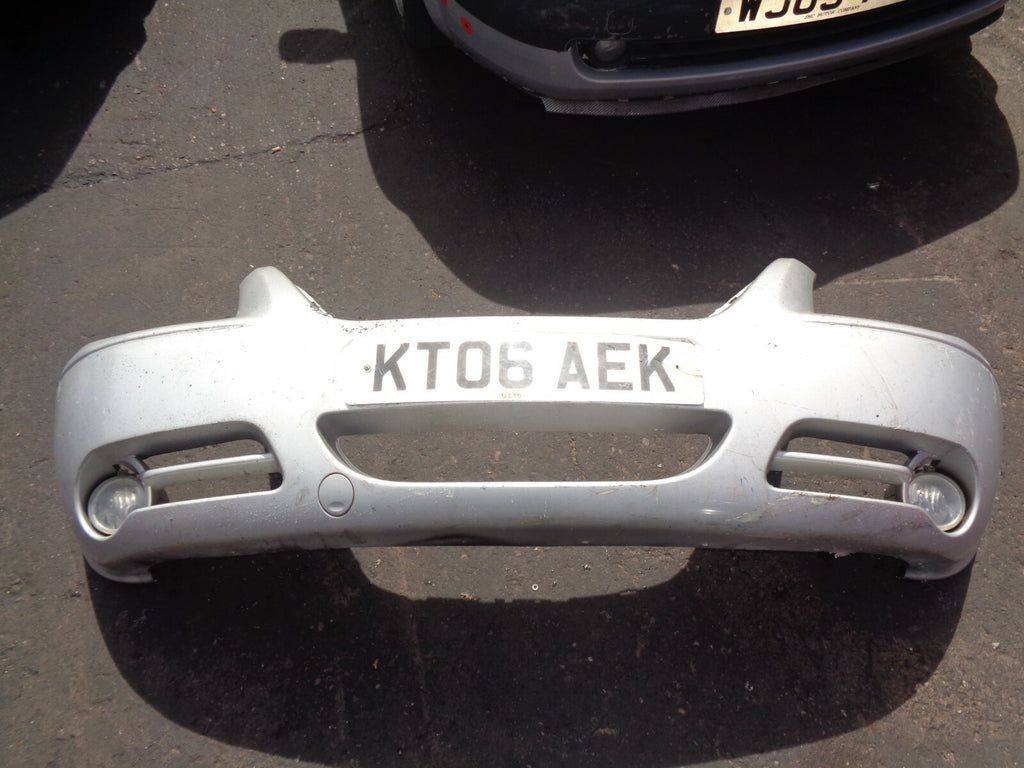CHRYSLER GRAND VOYAGER 2006 FRONT BUMPER COMPLETE WHITE