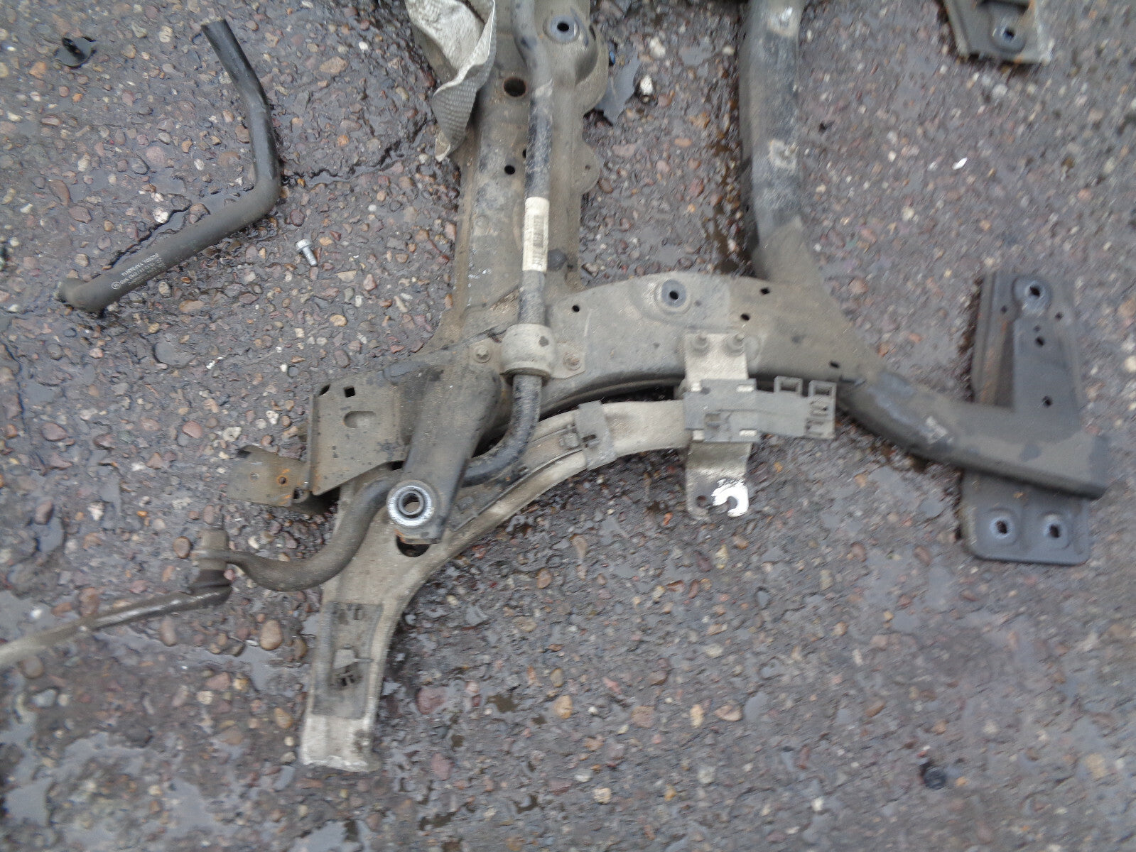 MERCEDES A CLASS 2017 FRONT SUBFRAME SUPPORT  MOUNT BEAM AXLE A2463203411