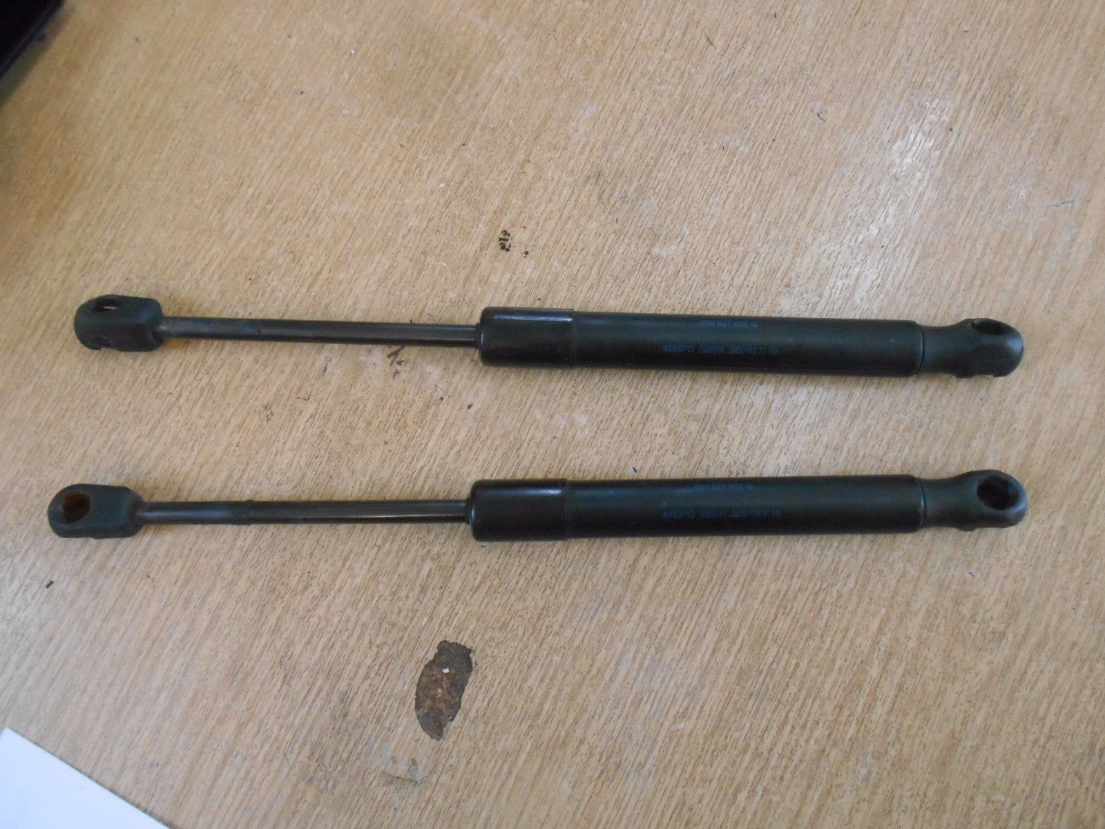 AUDI A6 4B SALOON 2003 BOOTLID BOOT HATCH STRUTS DAMPERS LIFTERS 4B5827552G