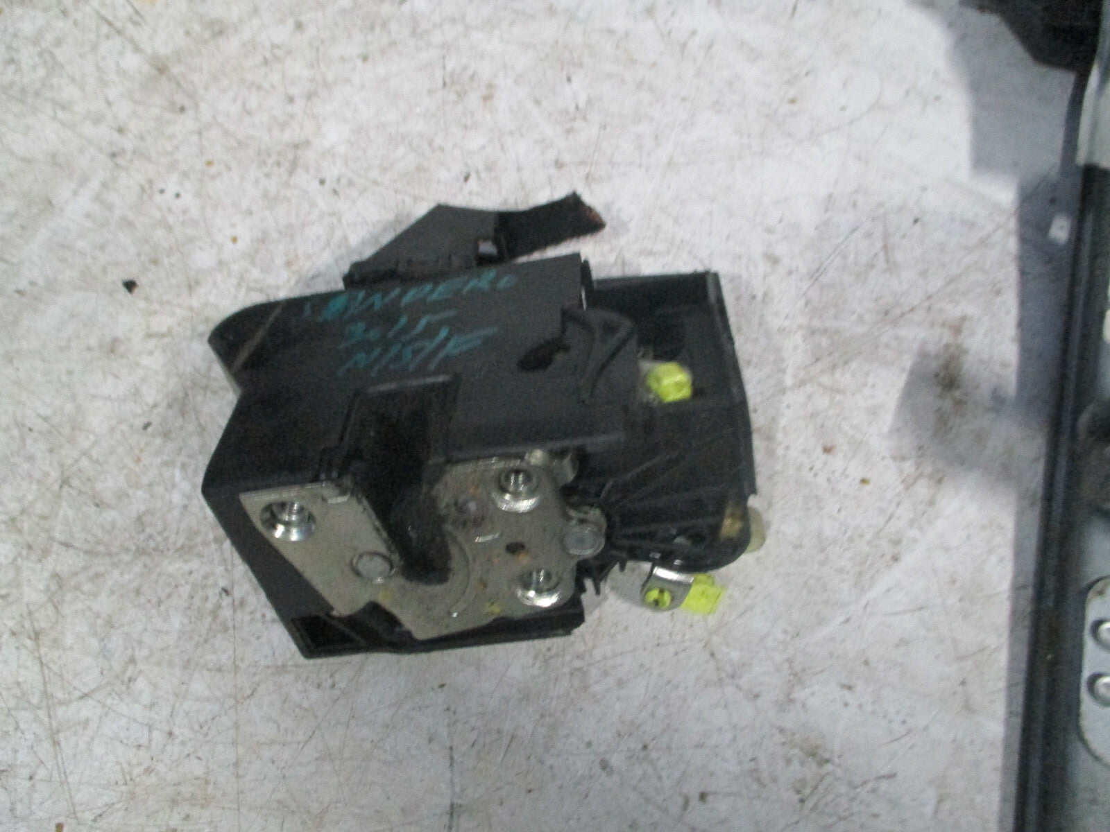 DACIA SANDERO 2015 MK2 NSF PASSENGER SIDE FRONT DOOR LOCK MECHANISM
