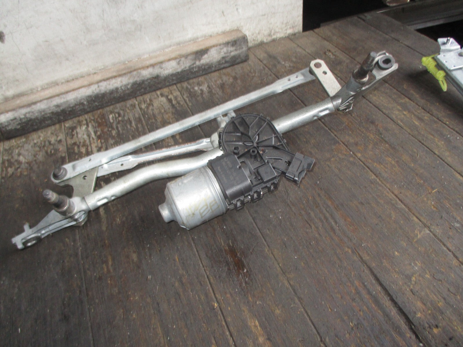 PEUGEOT TEEPEE PARTNER BERLINGO FRONT WINDSCEEN WIPER MOTOR LINKAGES 9683100780