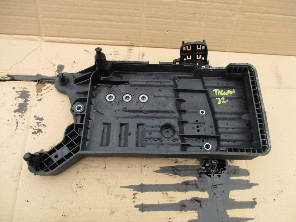 VW VOLKSWAGEN TIGUAN MK2 2023 BATTERY TRAY HOLDER 5QF915331C