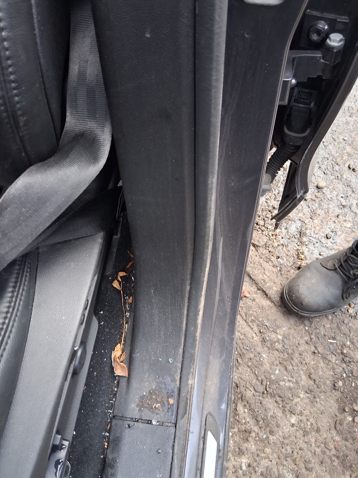 2022 ALFA ROMEO STELVIO 949 4Q NSF PASSENGER SIDE FRONT LEFT PILLAR PLASTIC TRIM