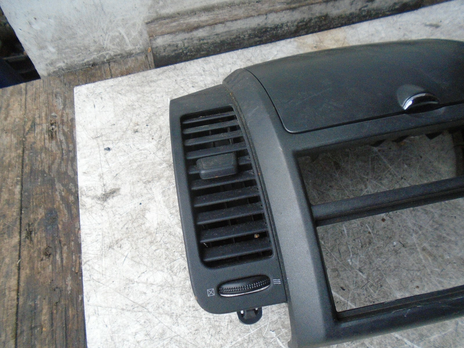NISSAN NOTE 2008 MK1 E11 CENTRE CONSOLE STORAGE COMPARTMENT WITH AIR VENTS