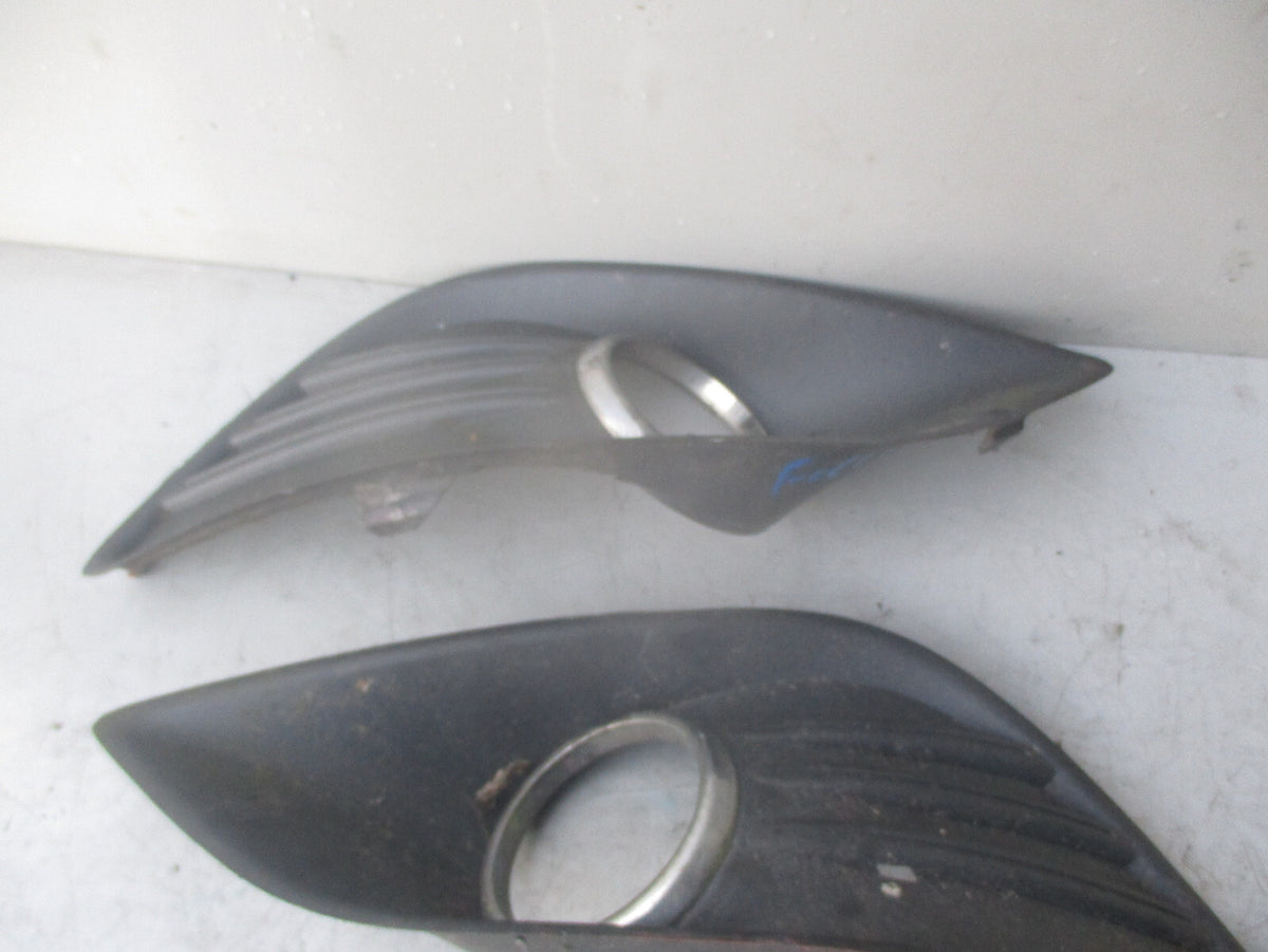 FORD FOCUS MK2 2010 LEFT RIGHT SIDE FOGLIGHT TRIM GRILL 8M51R19953AEW