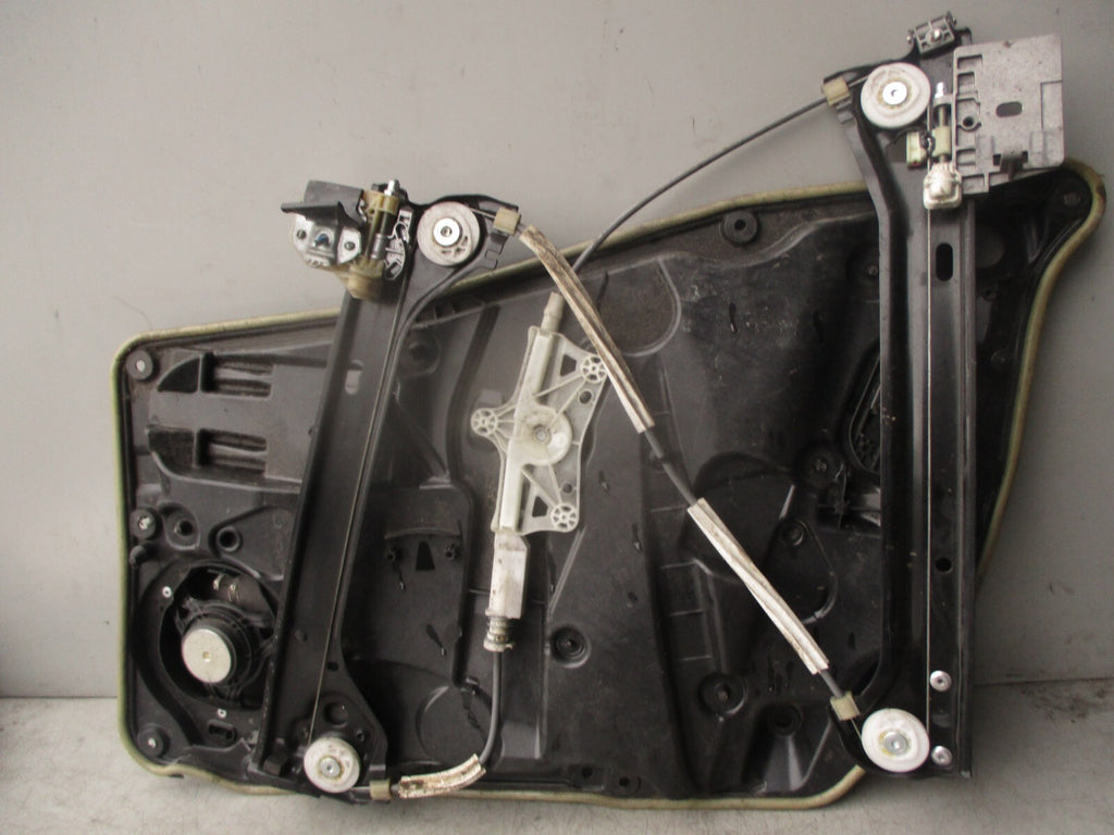 2017 MERCEDES-Benz CLA NSF PASSENGER SIDE FRONT LEFT WINDOW MOTOR & REGULATOR