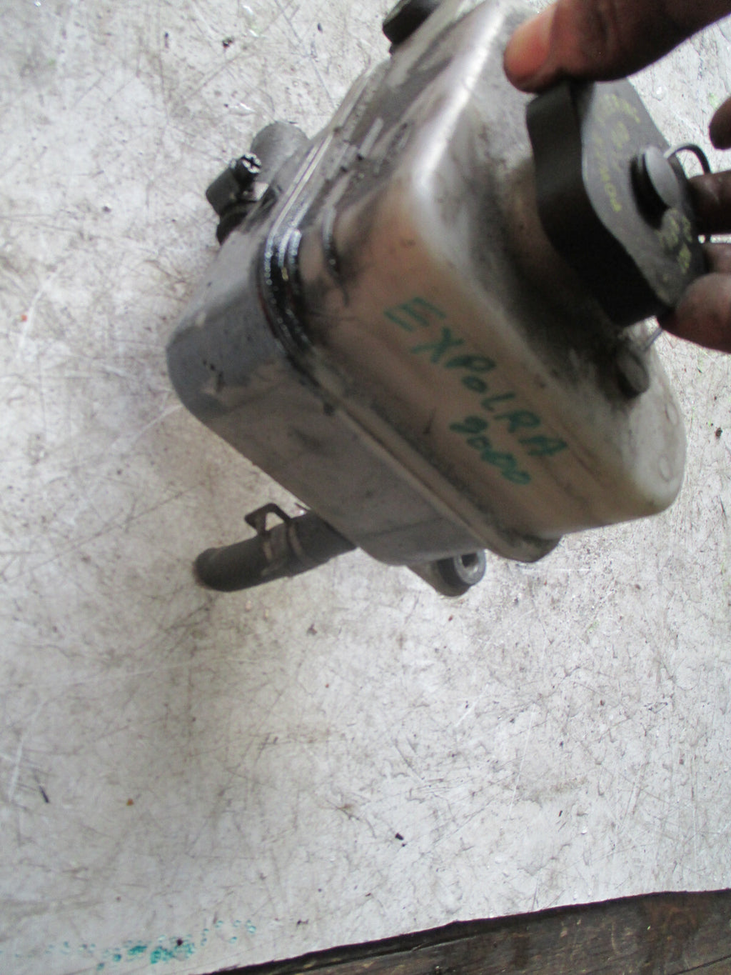 FORD EXPLORER 2000 4.0 PETROL POWER STEERING FLUID TANK RESERVOIR F77A3R700BB