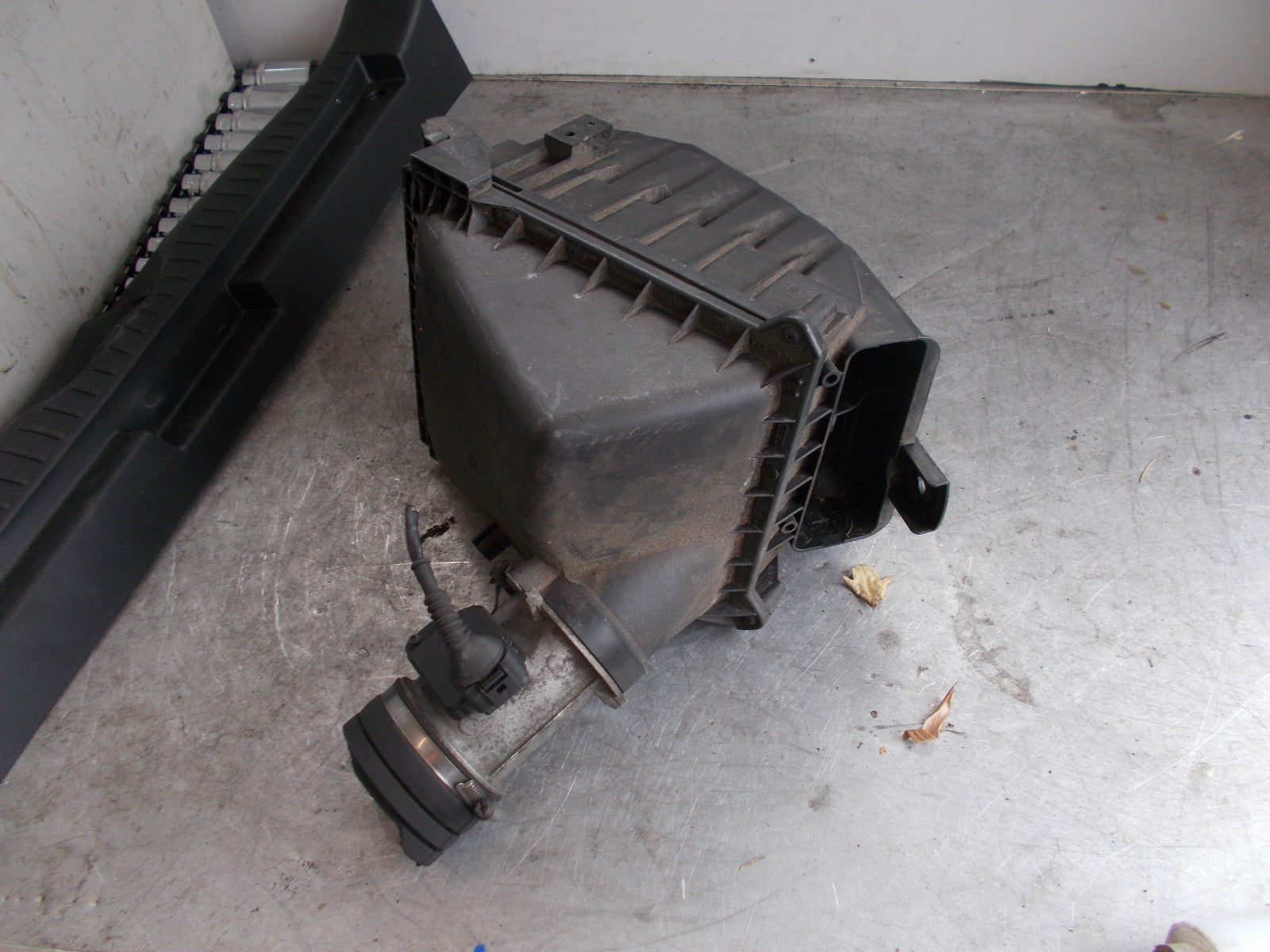 AUDI A4 B6 8E (MK2) 2001-05 1.8 AIR FILTER BOX HOUSING 059133835B