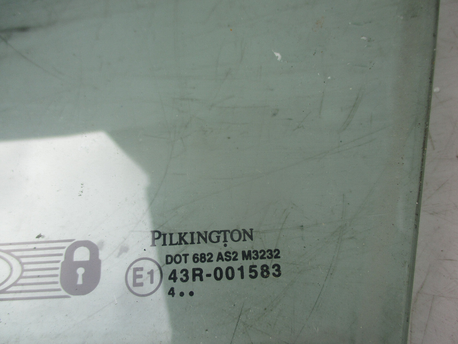 FORD FIESTA 2004 3 DOOR OSF DRIVER SIDE FRONT WINDOW GLASS