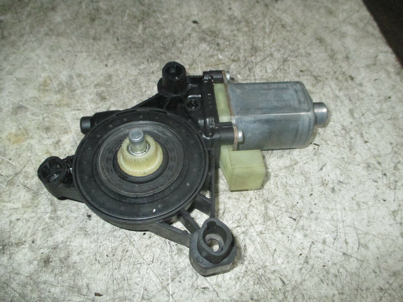 VW VOLKSWAGEN GOLF 2018 MK7 NSF PASSENGER SIDE FRONT WINDOW MOTOR 5Q0959801C