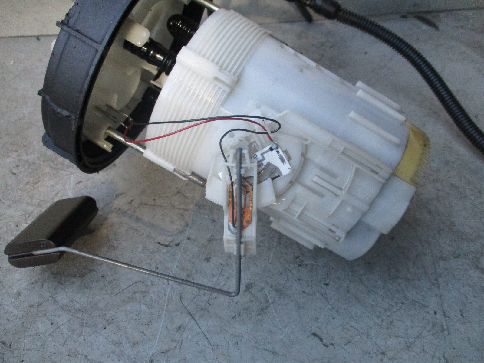 2012 RENAULT TRAFIC VIVARO 2.0 DIESEL FUEL SENDING UNIT PUMP