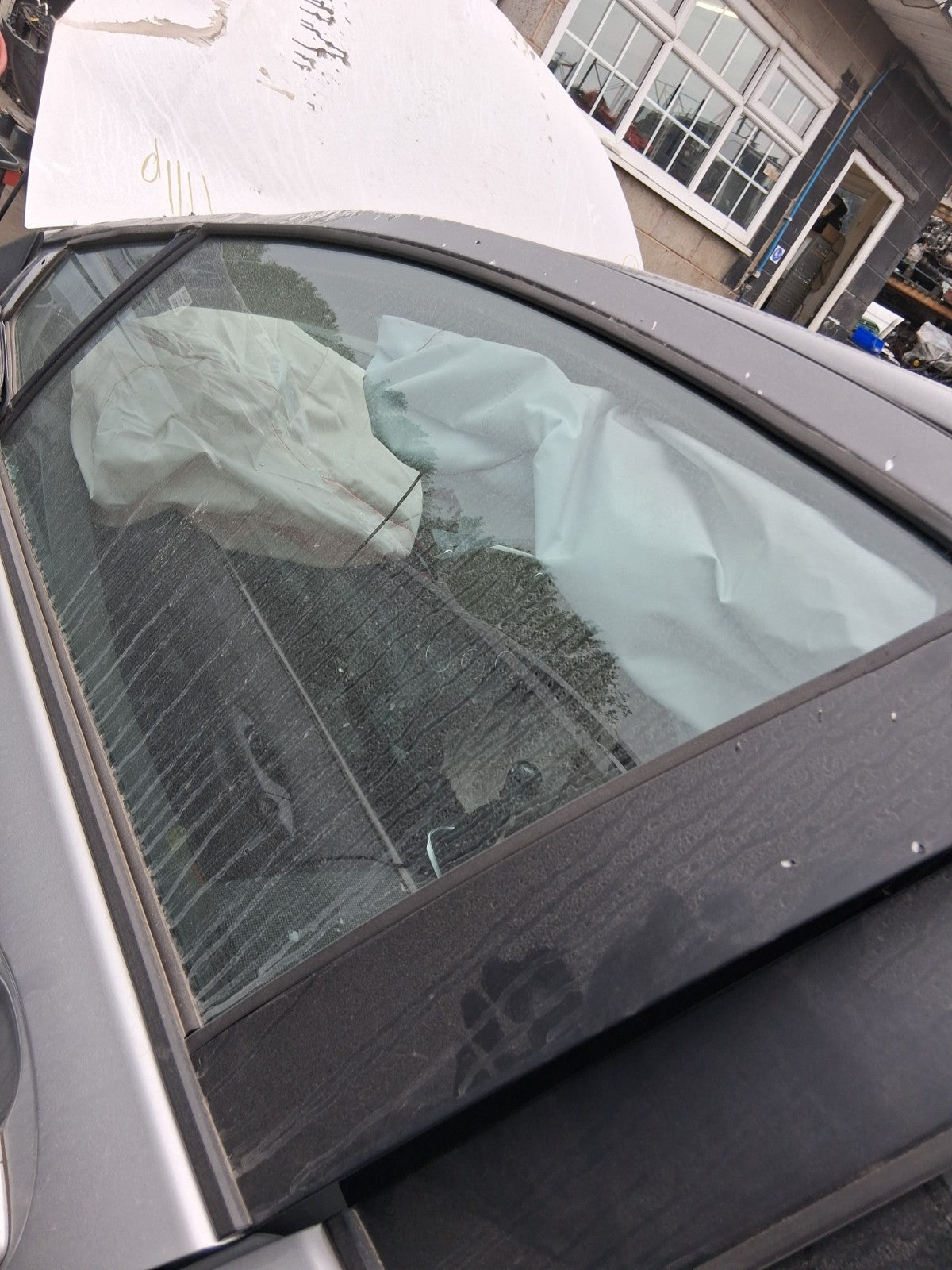 TOYOTA YARIS MK3 2019 NSF PASSENGER SIDE FRONT WINDOW GLASS