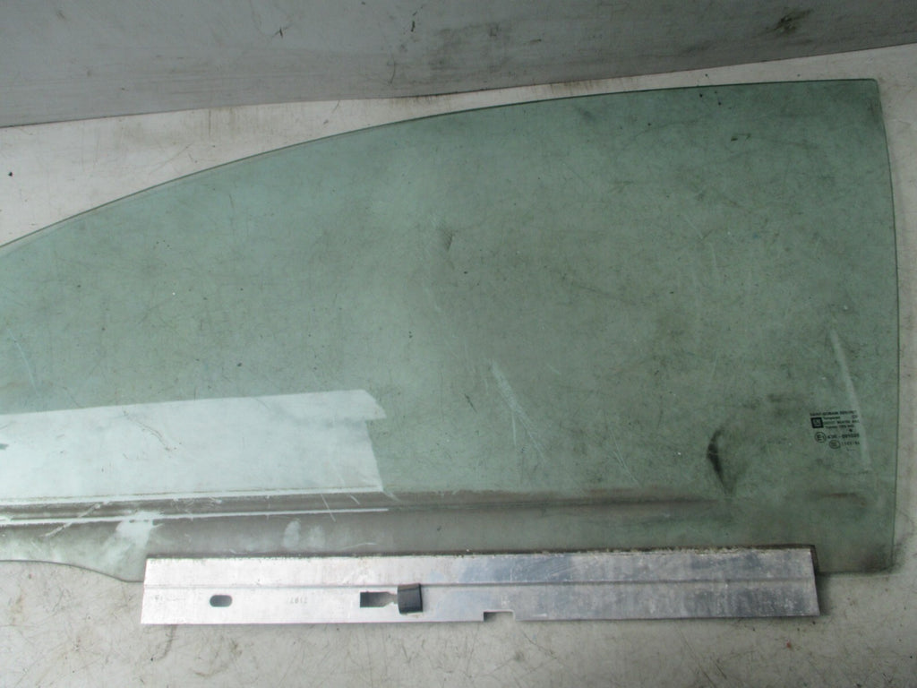 VW VOLKSWAGEN FRONT DOOR WINDOW GLASS 43R-001025