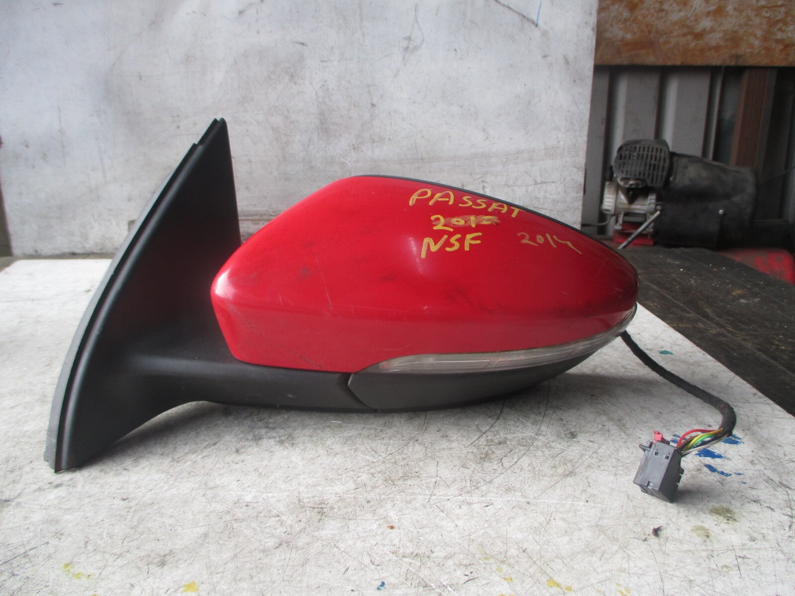 VW VOLKSWAGEN B7 PASSAT 2014 NSF FRONT PASSENGER SIDE ELECTRIC WING MIRROR RED