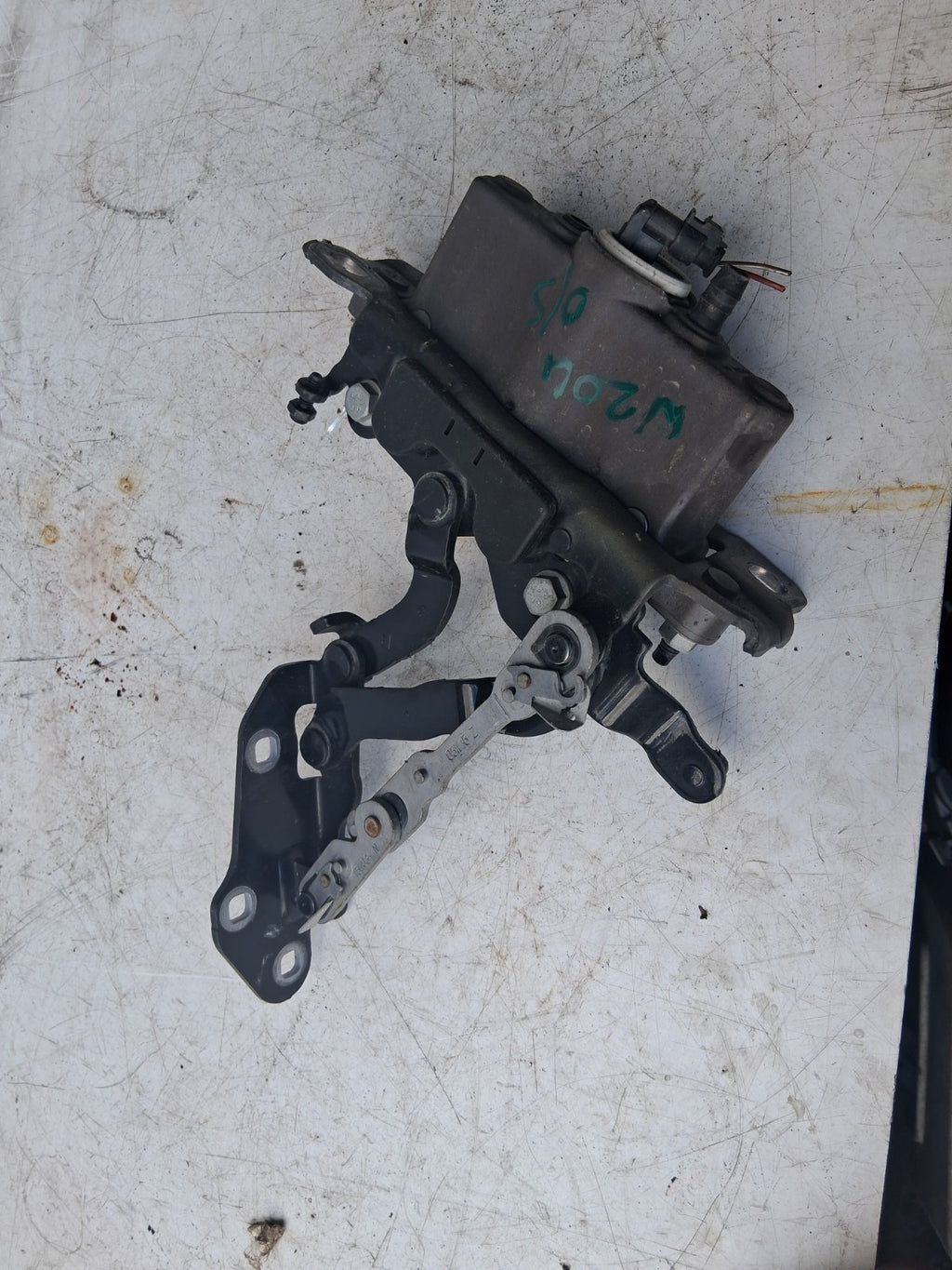 2015 MERCEDES BENZ C CLASS W204 NS PASSENGER SIDE BONNET ACTUATOR A2129066201