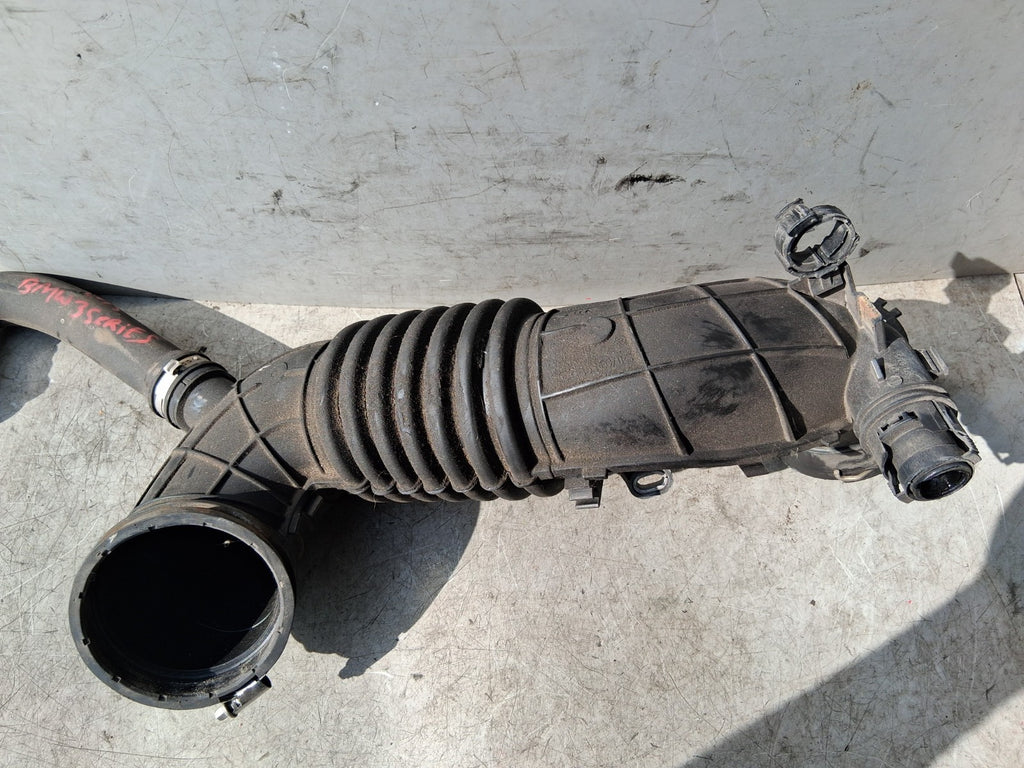 2015 BMW 3 SERIES F30 ESTATE 2.0 DIESEL AIR INTAKE PIPE HOUSING PIPE 586509