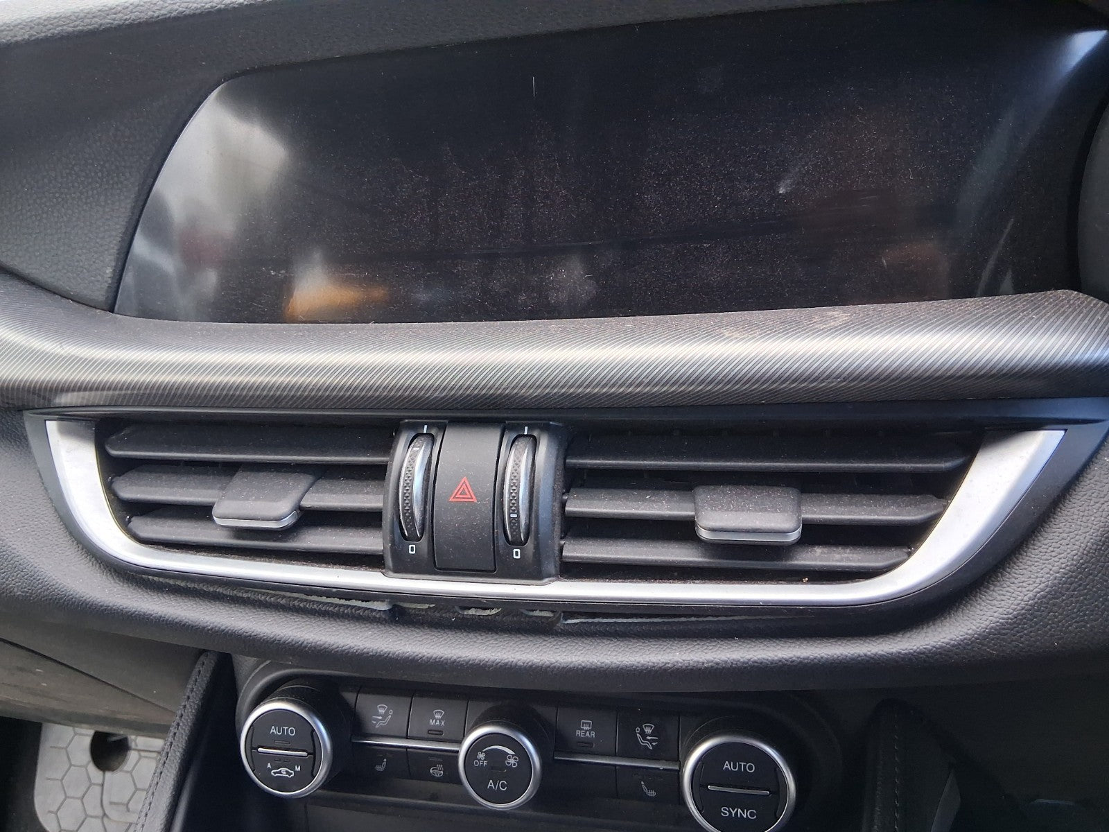 2022 ALFA ROMEO STELVIO 949 4Q FRONT DASH CENTRE BOTH AIR VENTS & HAZARD SWITCH