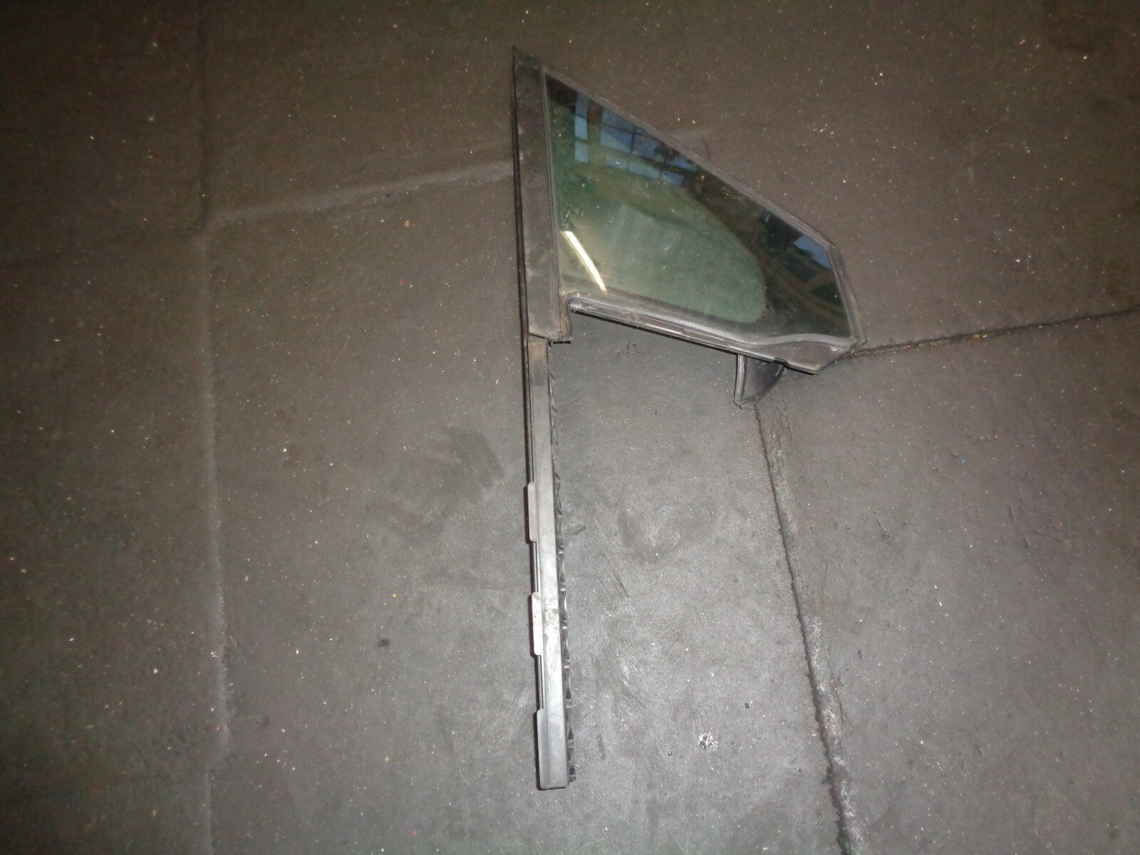 PEUGEOT 208 2016 3 DOOR HATCHBACK OSF DRIVER SIDE FRONT QUARTER GLASS WINDOW