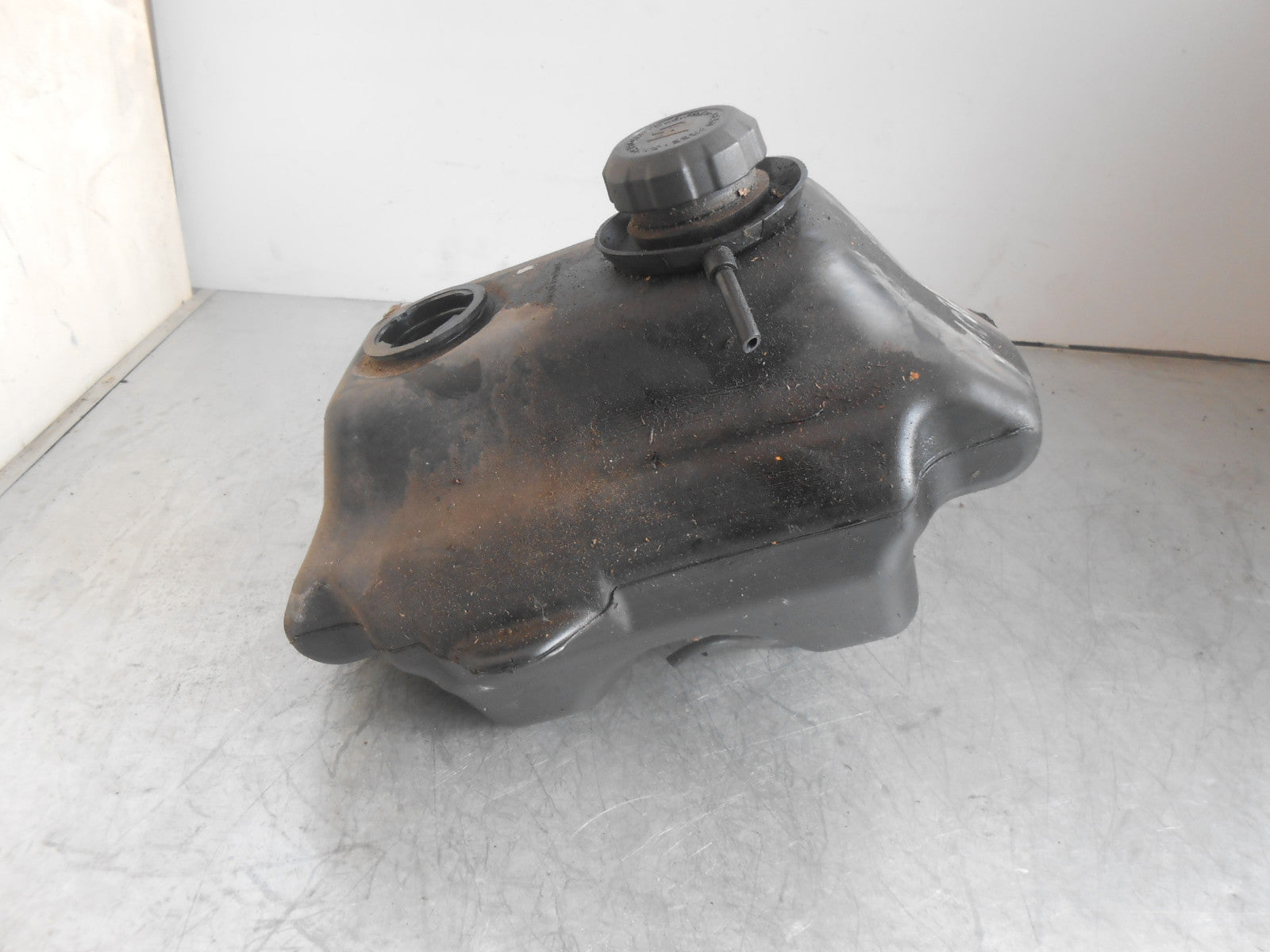 PEUGEOT LOOXOR 100 2001 100CC PLASTIC PETROL FUEL TANK & CAP 1174048200