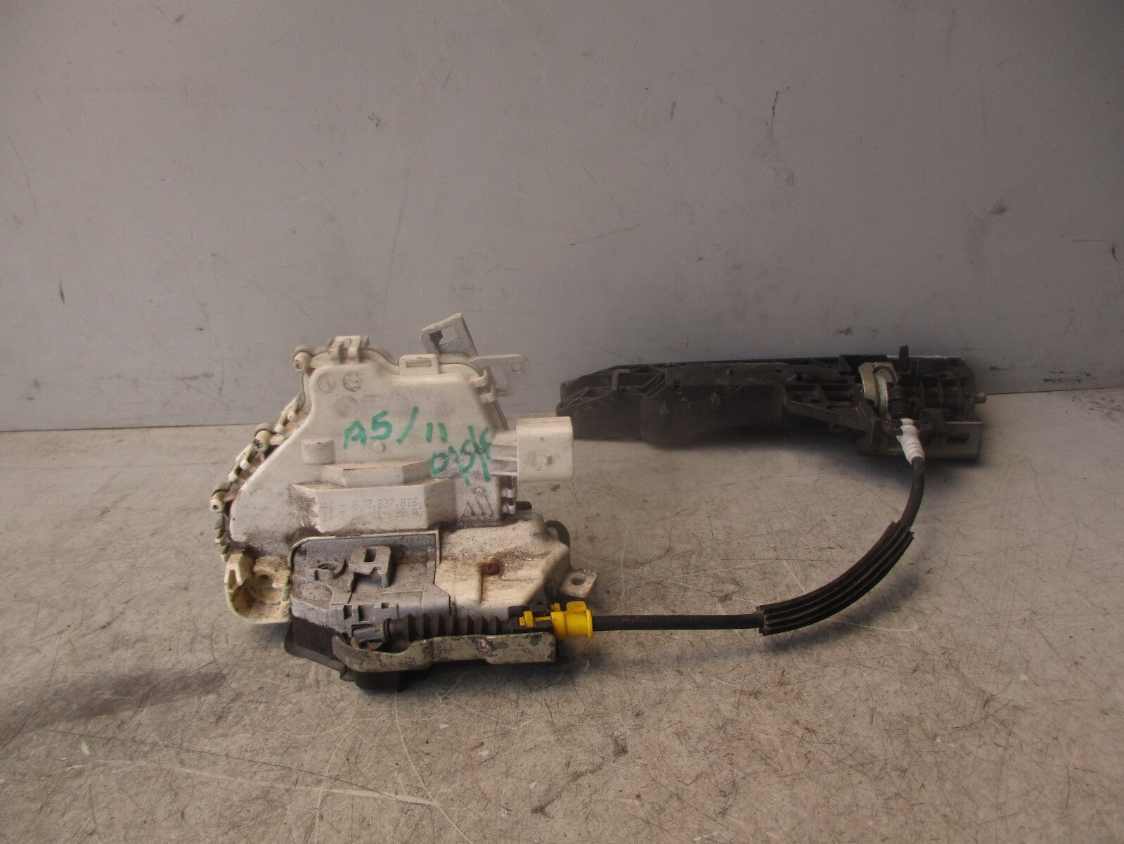 2011 AUDI A5 8T OSF PASSENGER SIDE FRONT RIGHT DOOR LOCK 8J2837016C