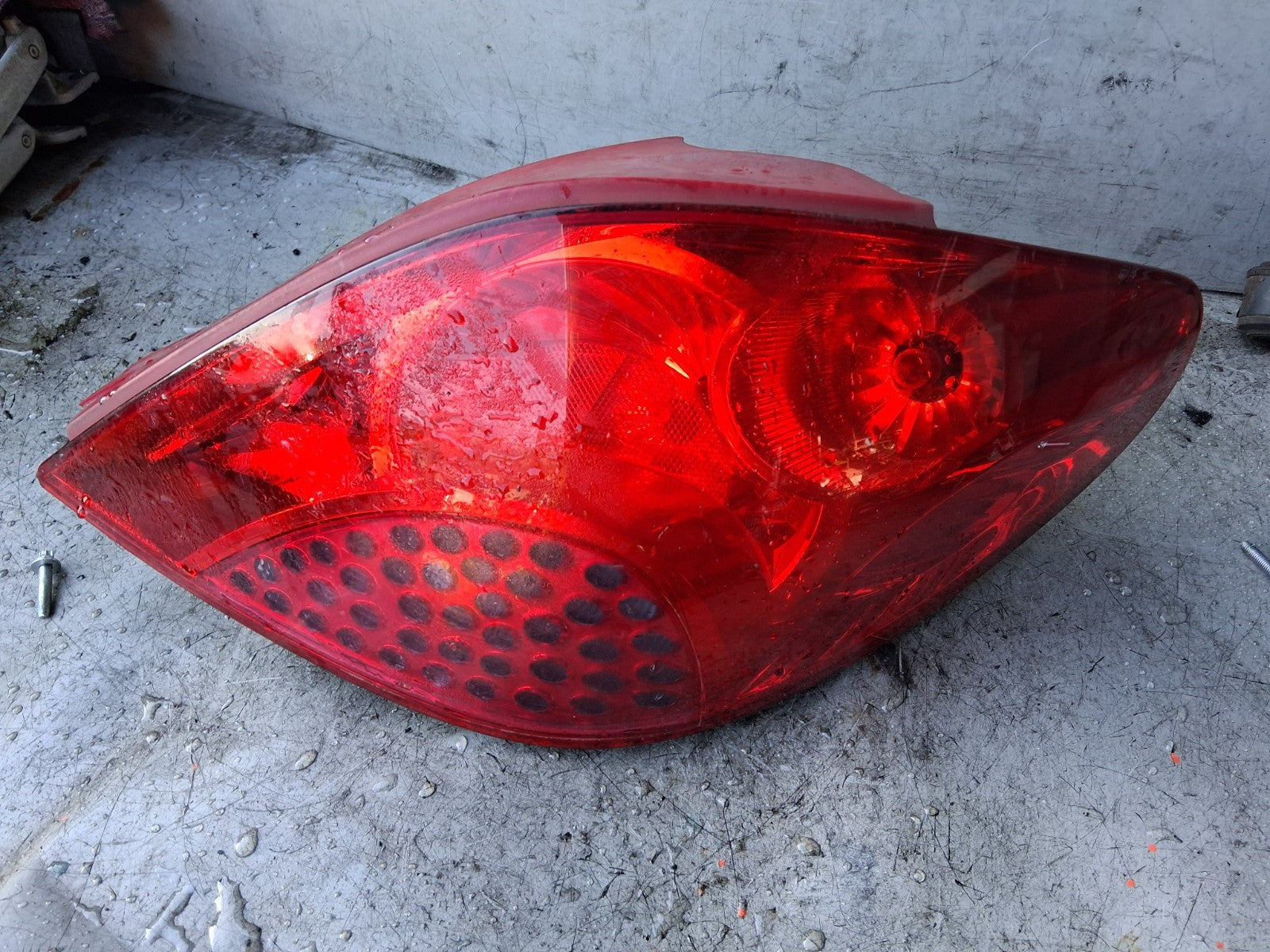 PEUGEOT 207 2009 OSR DRIVER SIDE RIGHT REAR LIGHT 9649986580