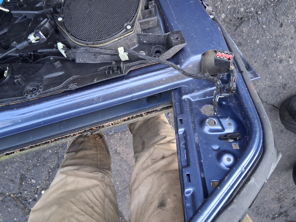 2005 FORD FIESTA MK6 OSF DRIVER SIDE FRONT RIGHT DOOR BLUE