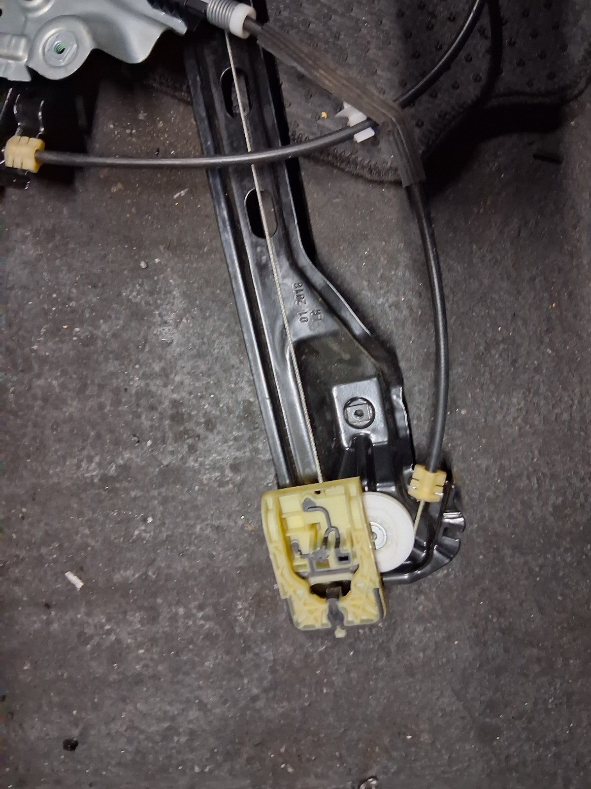 2018 VAUXHALL ZAFIRA C NSF PASSENGER SIDE FRONT WINDOW MOTOR REGULATOR 2095158