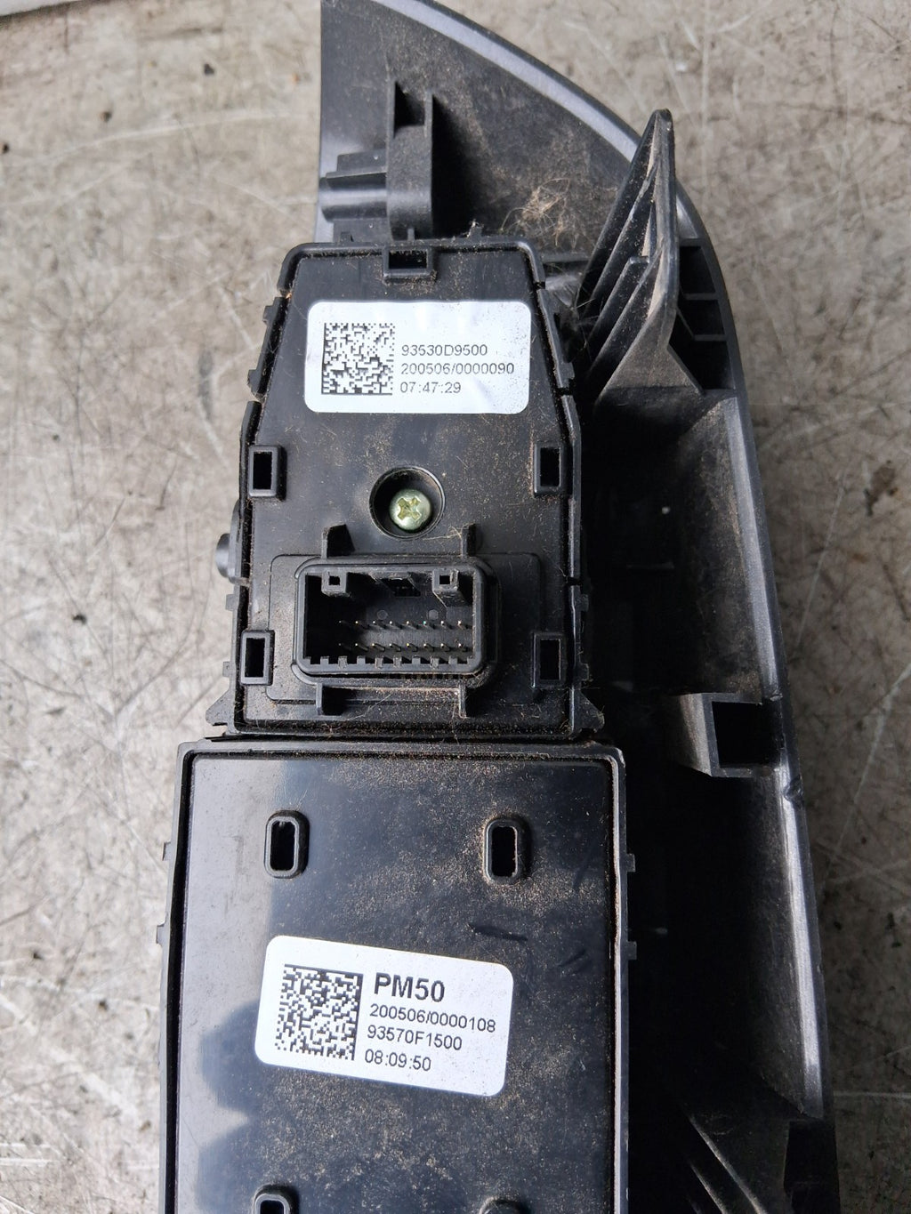 2020 KIA SPORTAGE OS DRIVER SIDE REAR WINDOW CONTROL SWITCH 93530D9500