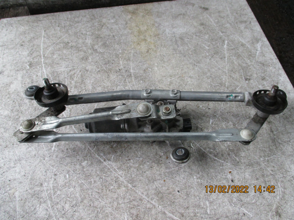NISSAN MICRA 2014 MK4 FRONT WINDSCREEN WIPER MOTOR WITH LINKAGE