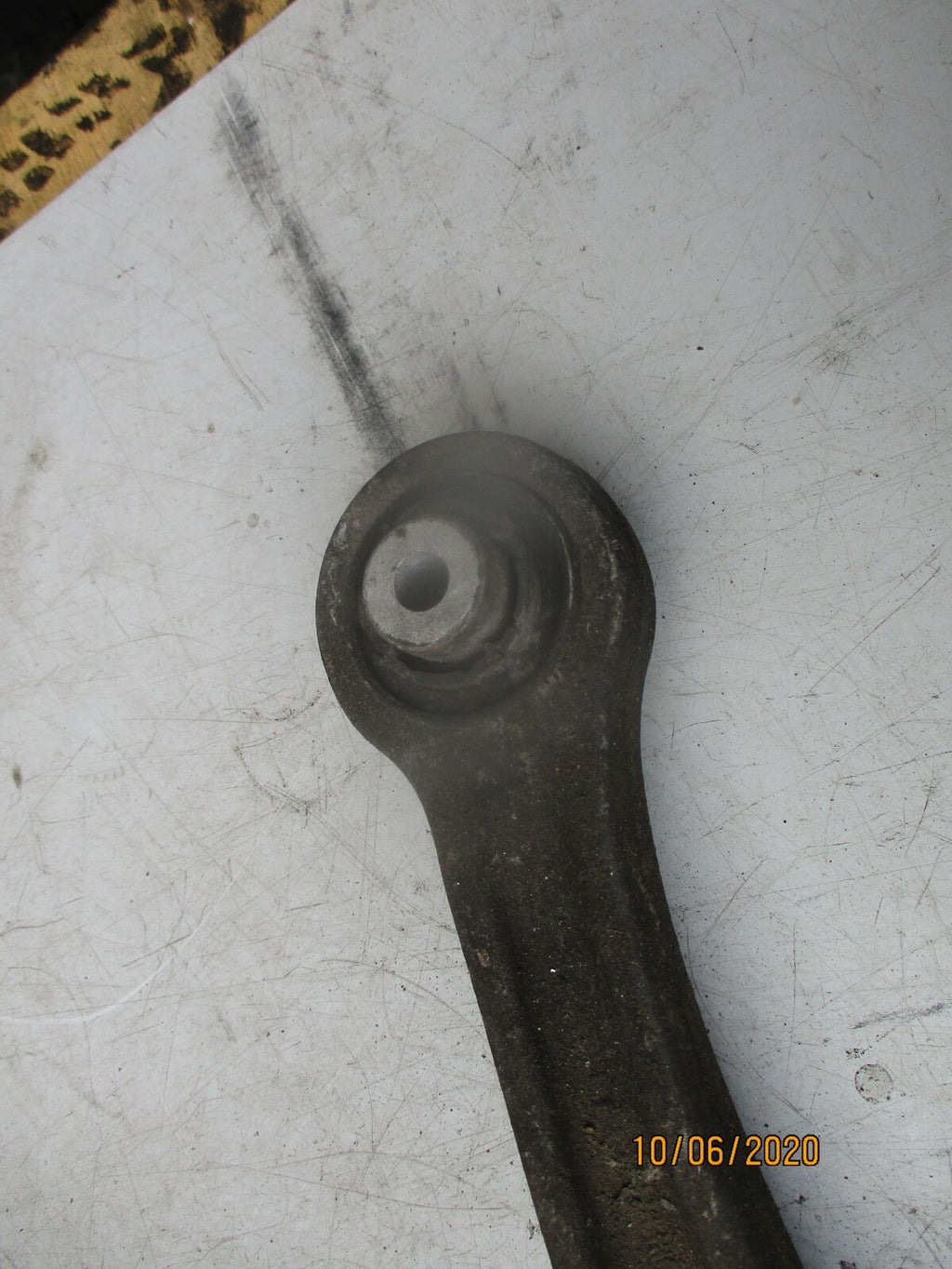 AUDI A6 1.8T TURBO 2009 WISHBONE SUPPORT TRAILING ARM MOUNT BUSHINGS BRACKET