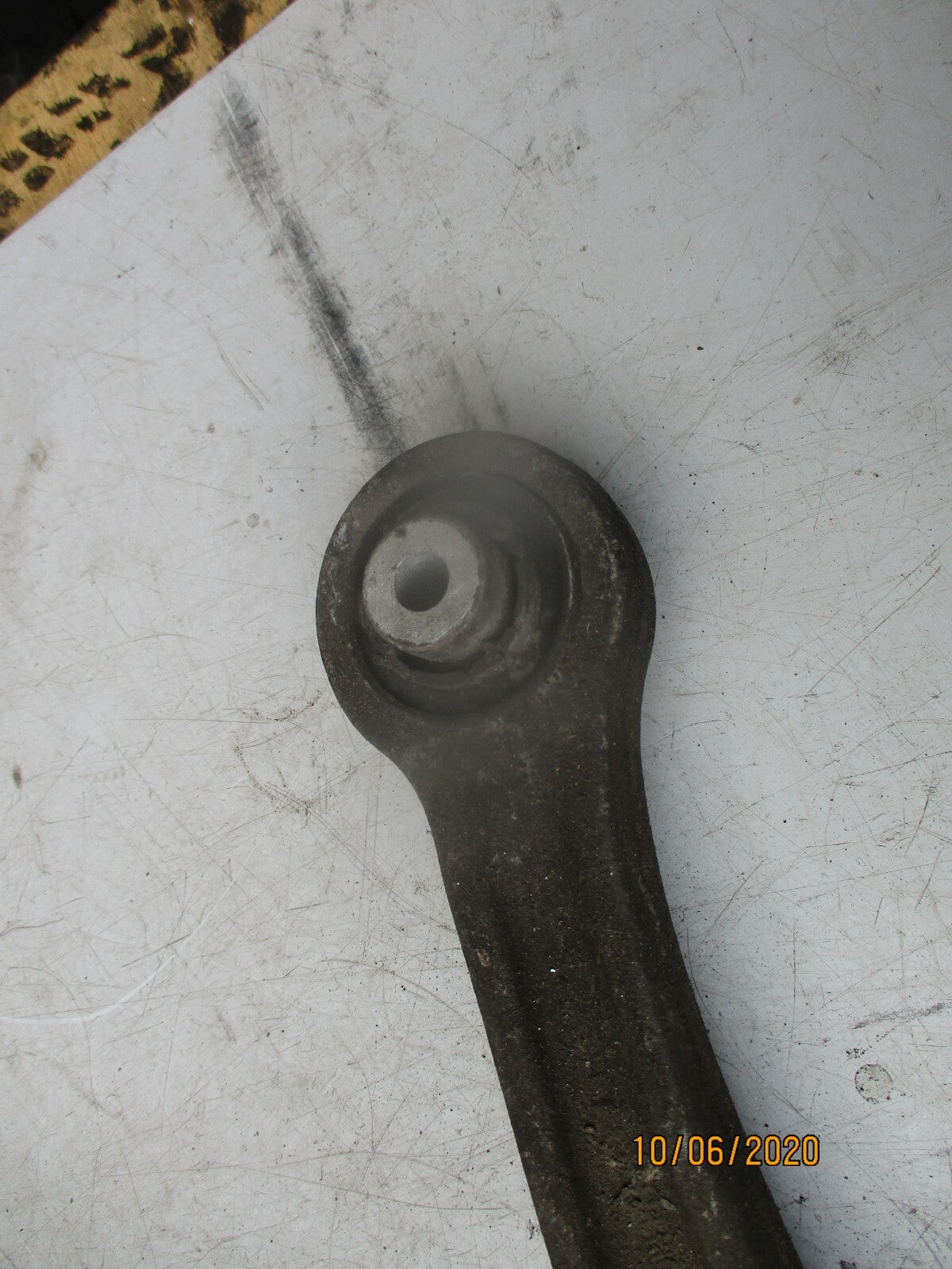 AUDI A6 1.8T TURBO 2009 WISHBONE SUPPORT TRAILING ARM MOUNT BUSHINGS BRACKET