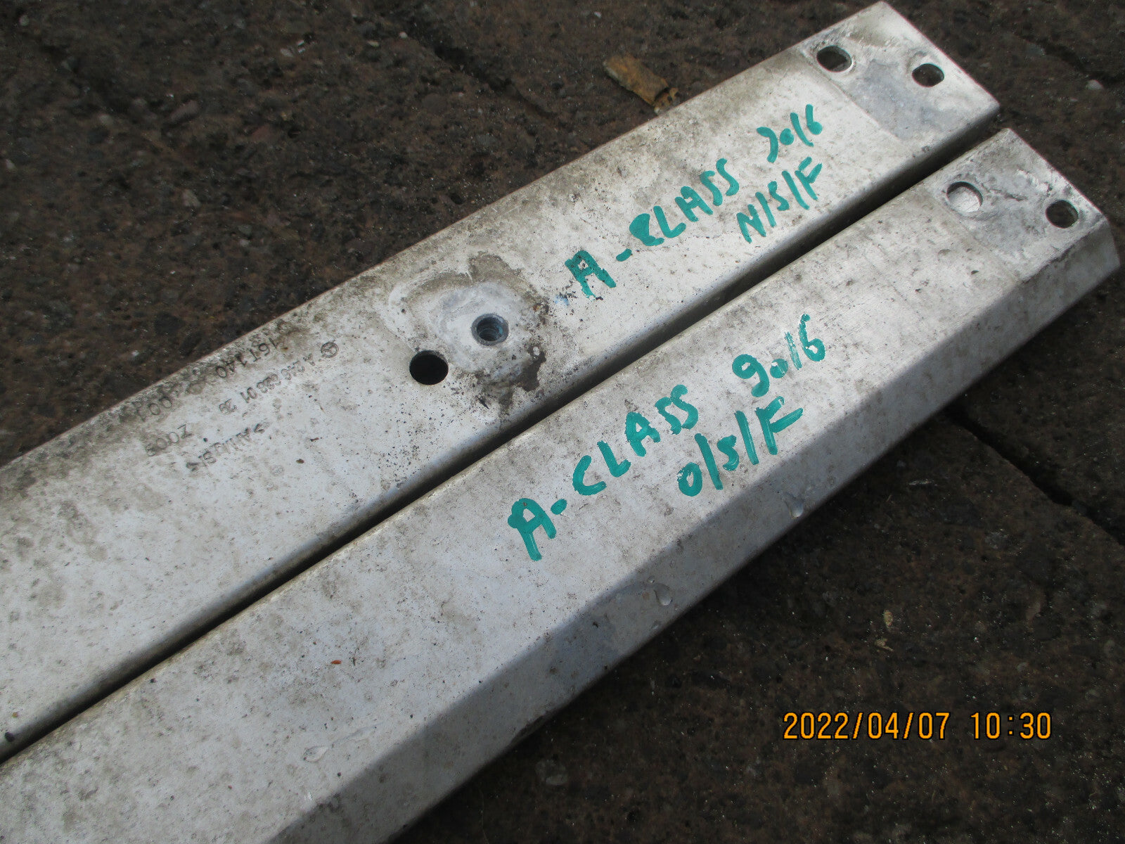 MERCEDES A CLASS W176 2016 DRIVER PASSENGER RADIATOR SUPPORT BRACKET A2466280129