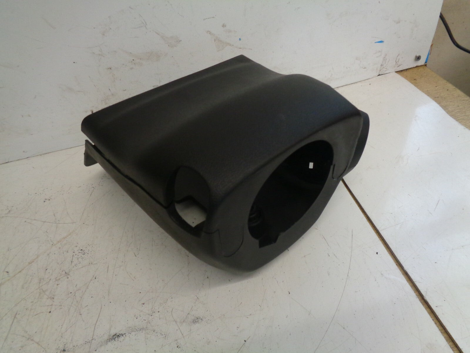 VAUXHALL VIVA 2017 STEERING SURROUND COWEL TRIM 95072442