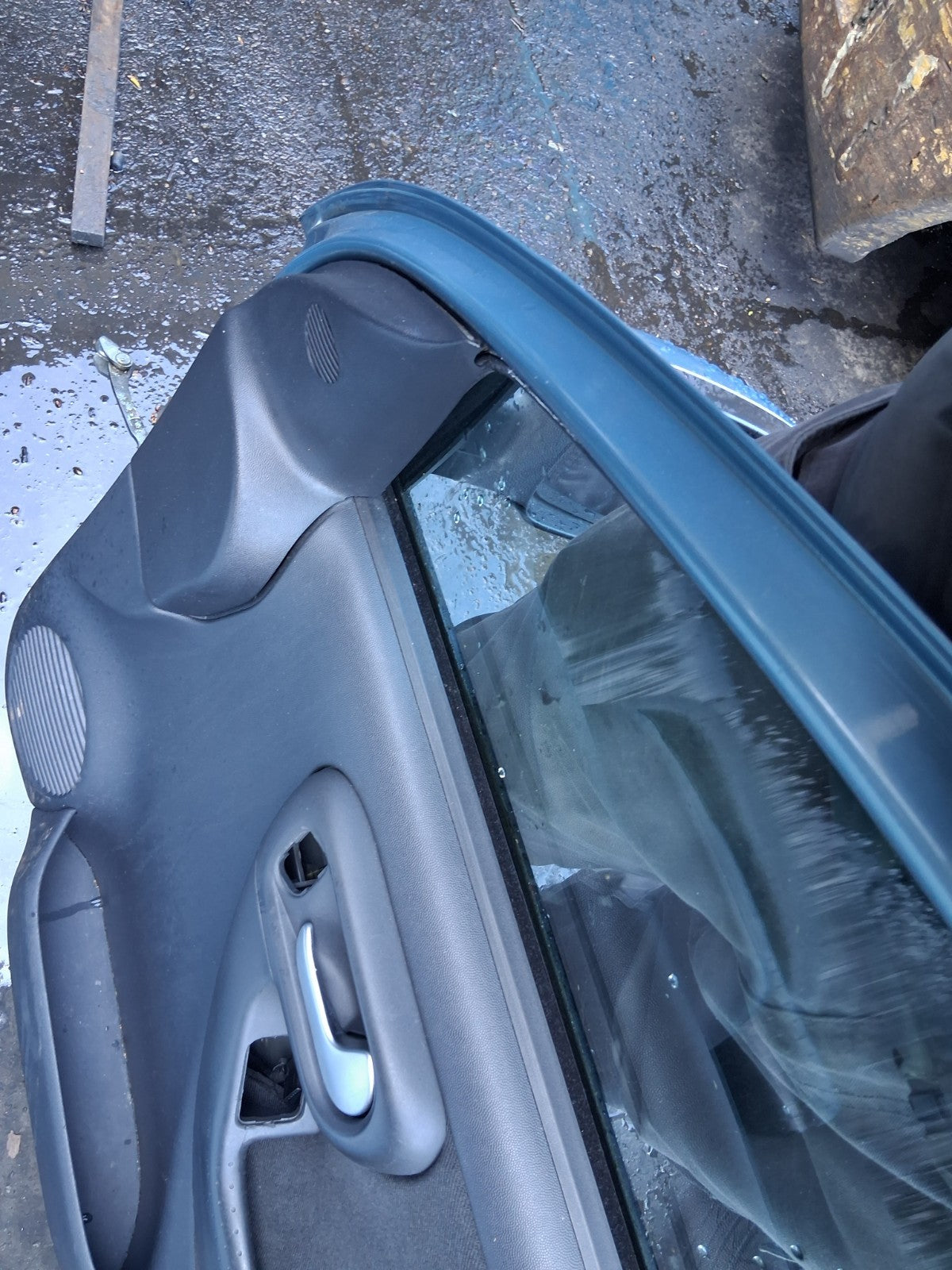 2006 VAUXHALL CORSA C OSF DRIVER SIDE FRONT RIGHT COMPLETE DOOR BLUE