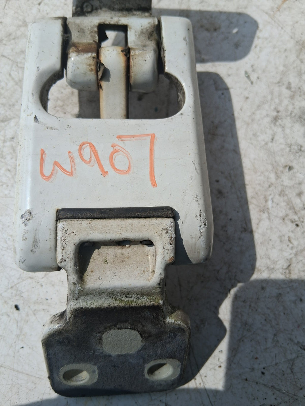 2020 MERCEDES BENZ SPRINTER W907 REAR UPPER RIGHT DRIVER DOOR HINGE A9107406400