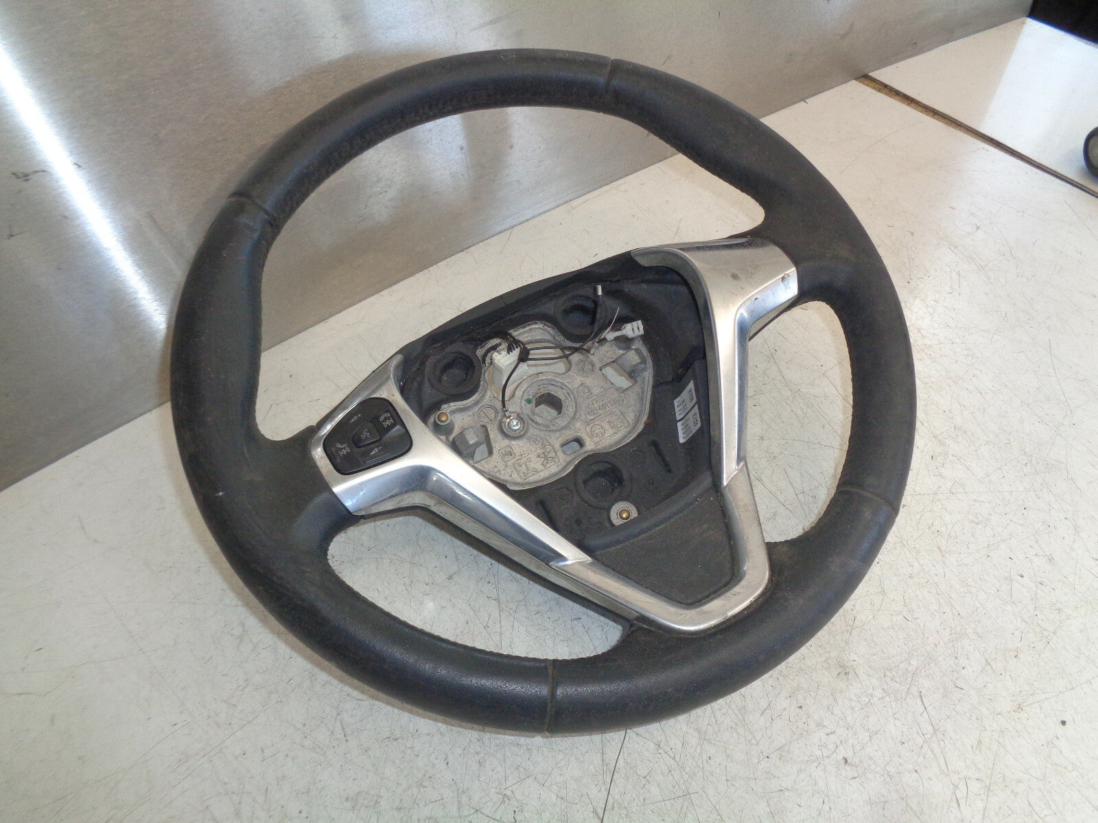 FORD FIESTA MK7 2017 C1BB3600EB 3 SPOKE LEATHER MULTI FUNCTION STEERING WHEEL