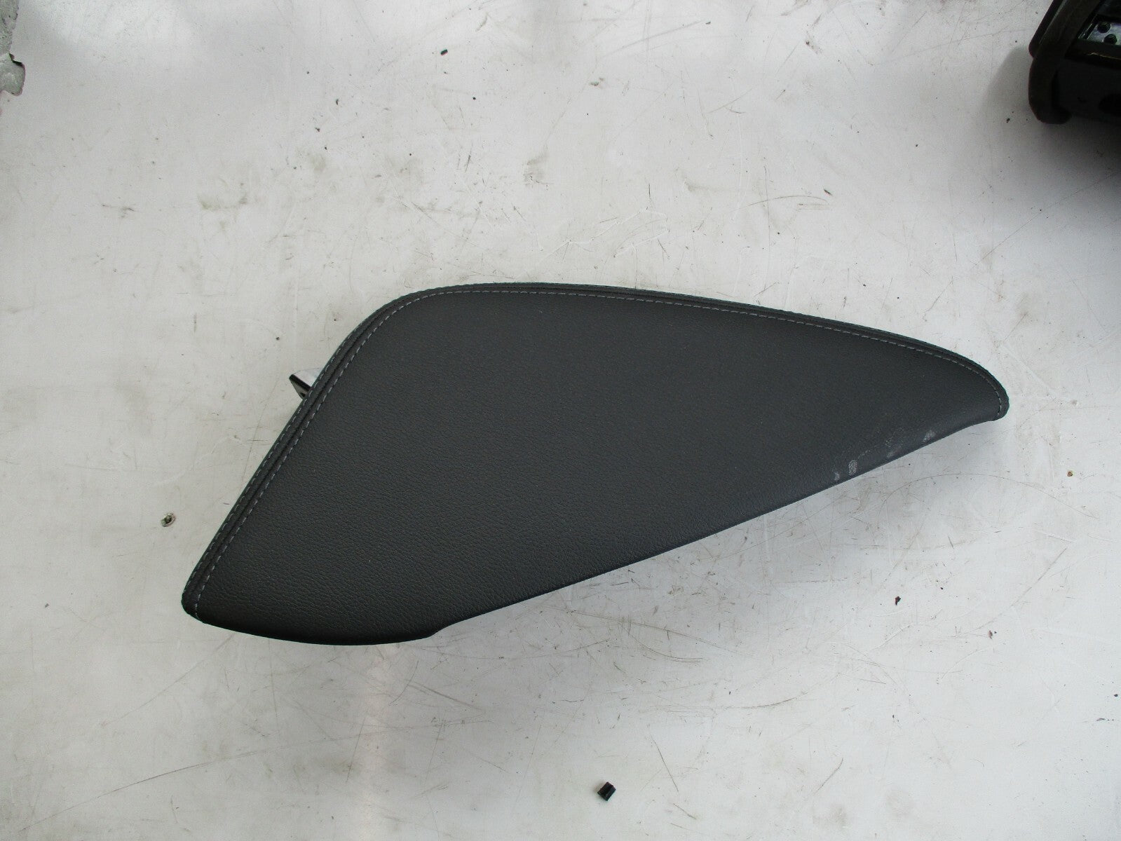 NISSAN QAHSQAI J11 MK2 CENTRE CONSOLE NS PASSENGER SIDE TRIM 969RK4EH0A